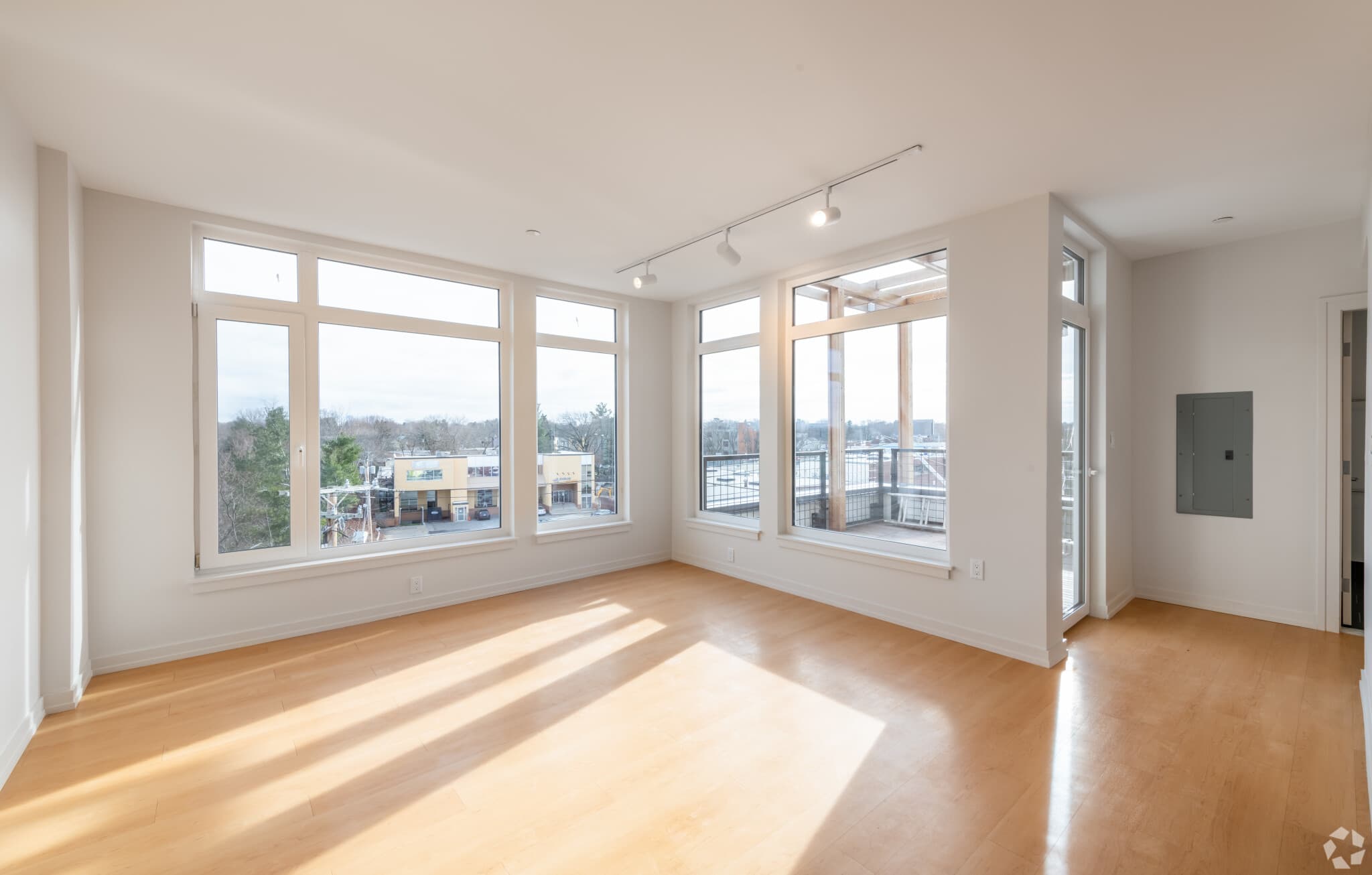 77 New St - Photo 1