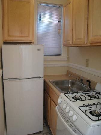 48 JFK Street - Photo 3