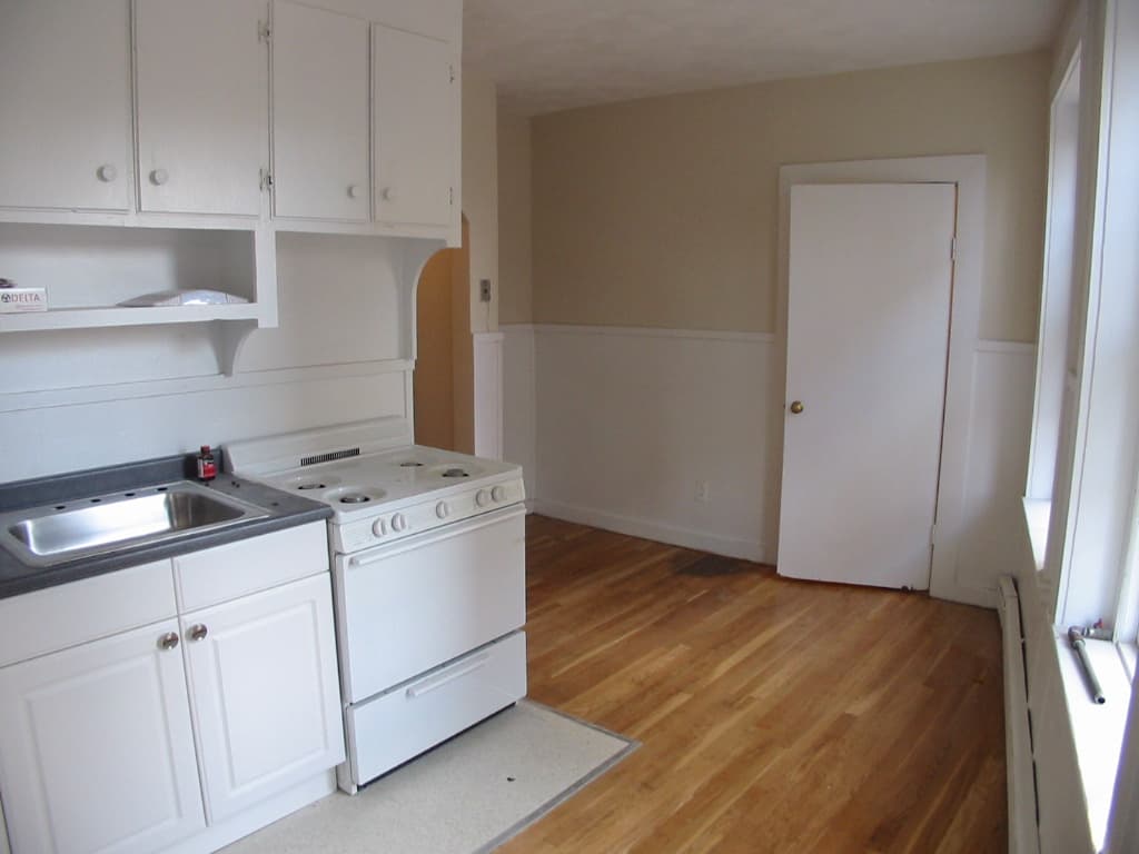110 Willow Ave - Photo 2
