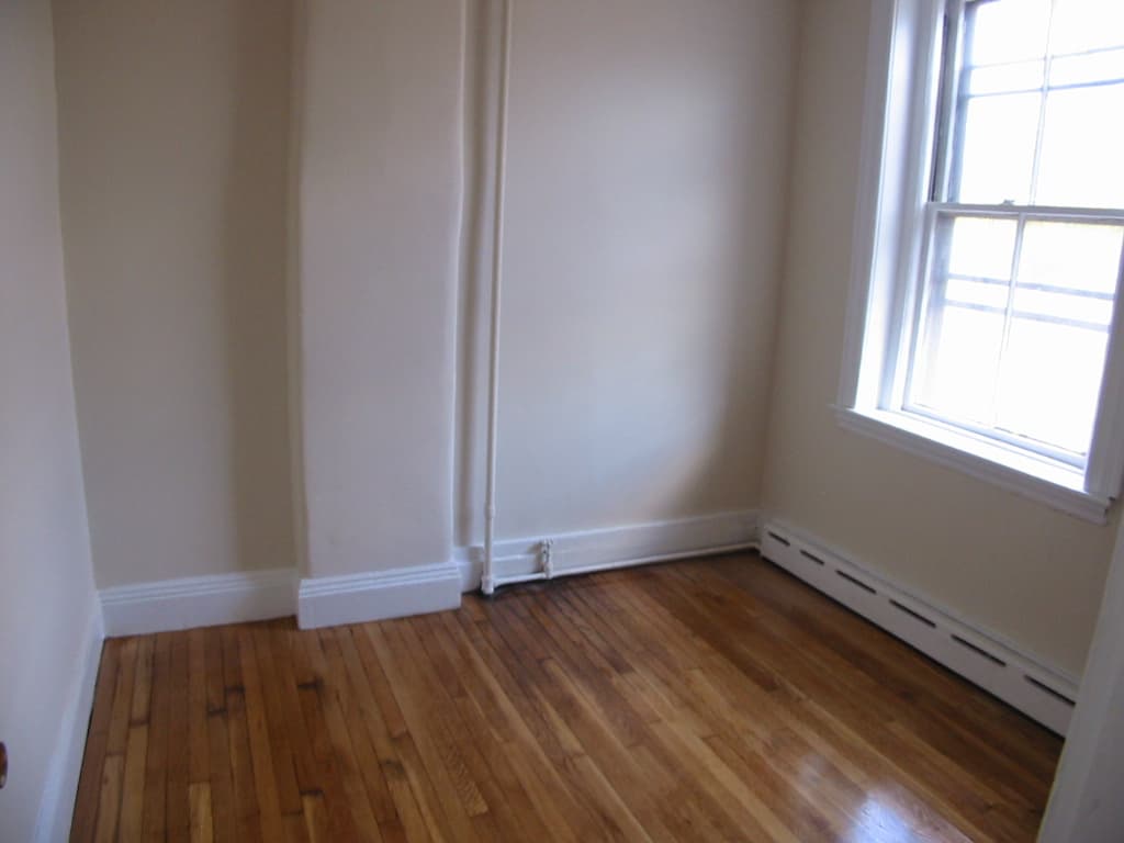110 Willow Ave - Photo 4