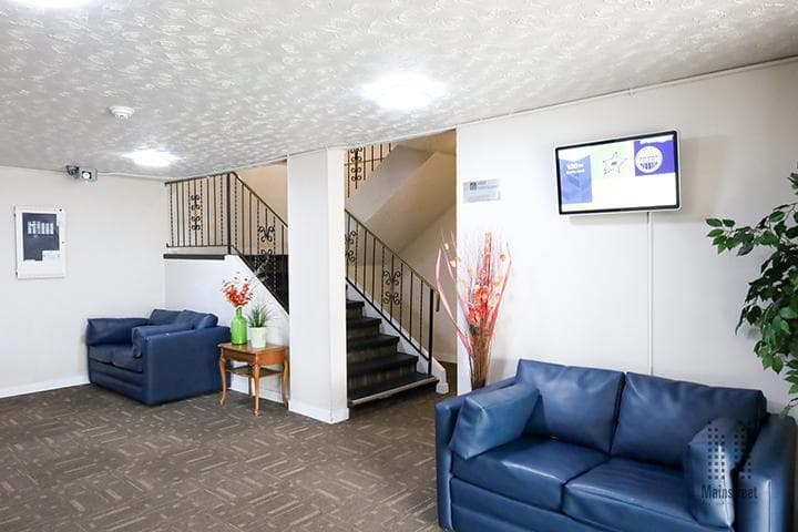 Hillside Terrace — Bachelor - Photo 13