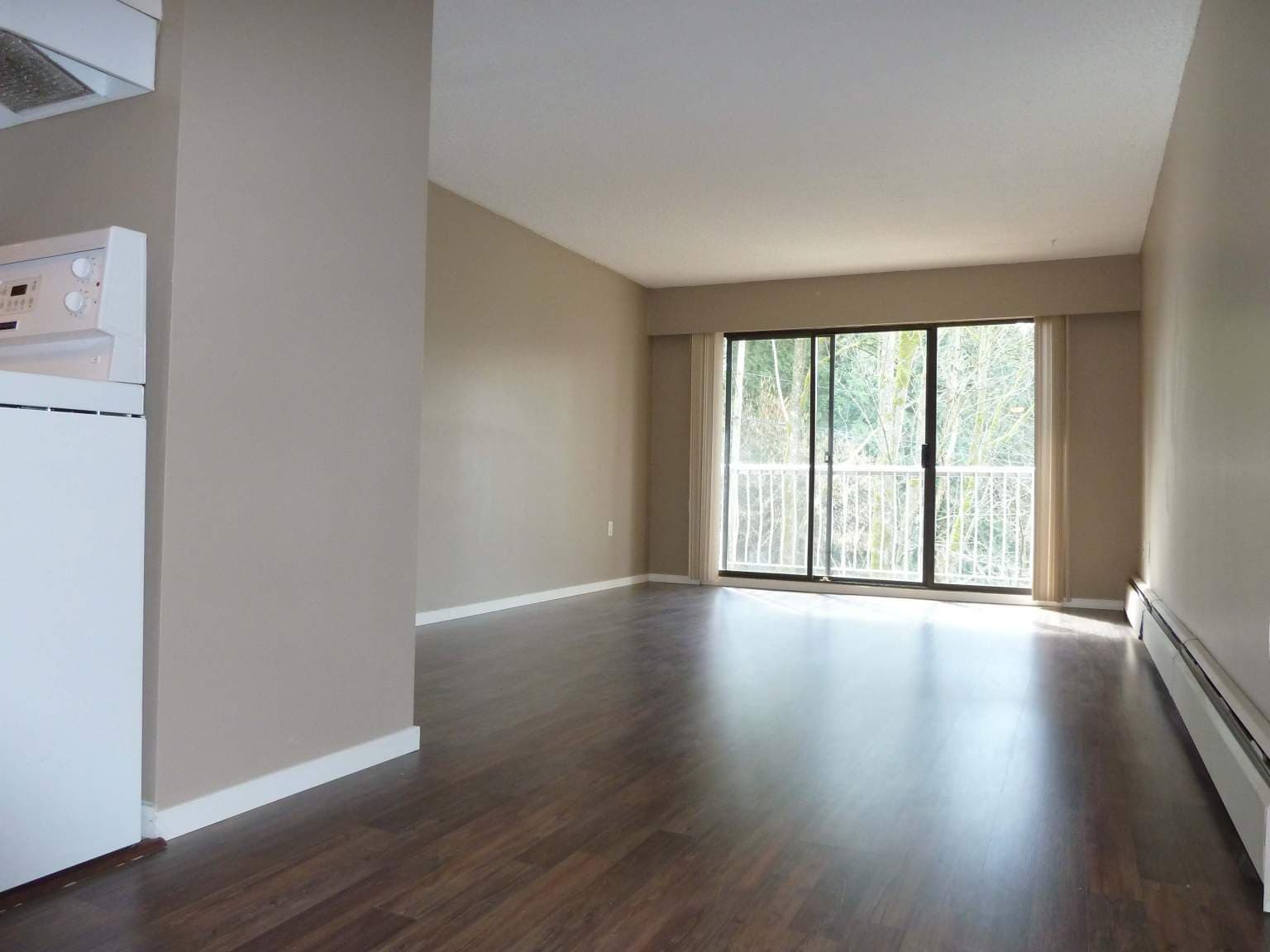 Hillside Terrace — Bachelor - Photo 3