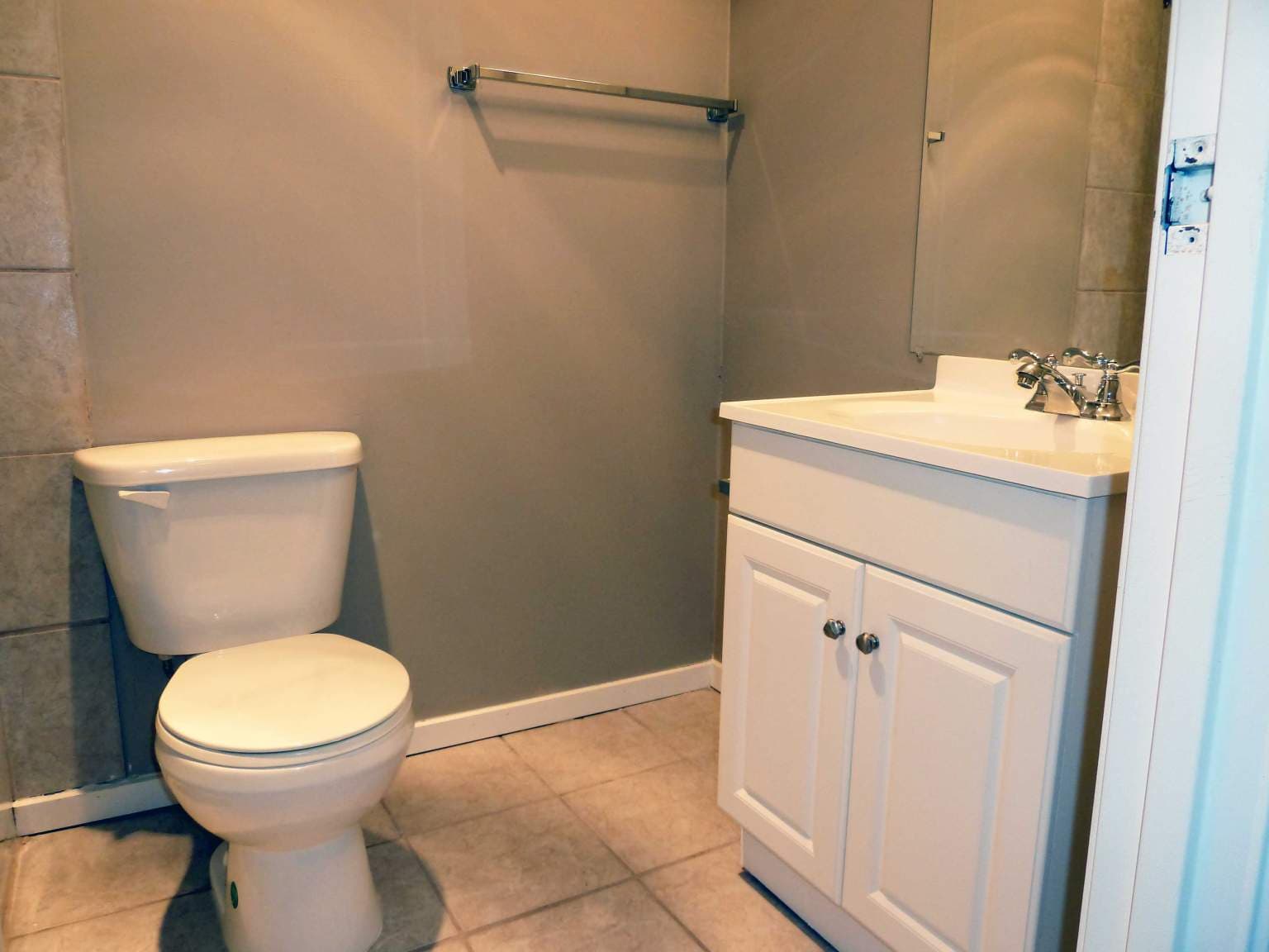 Hillside Terrace — Bachelor - Photo 4