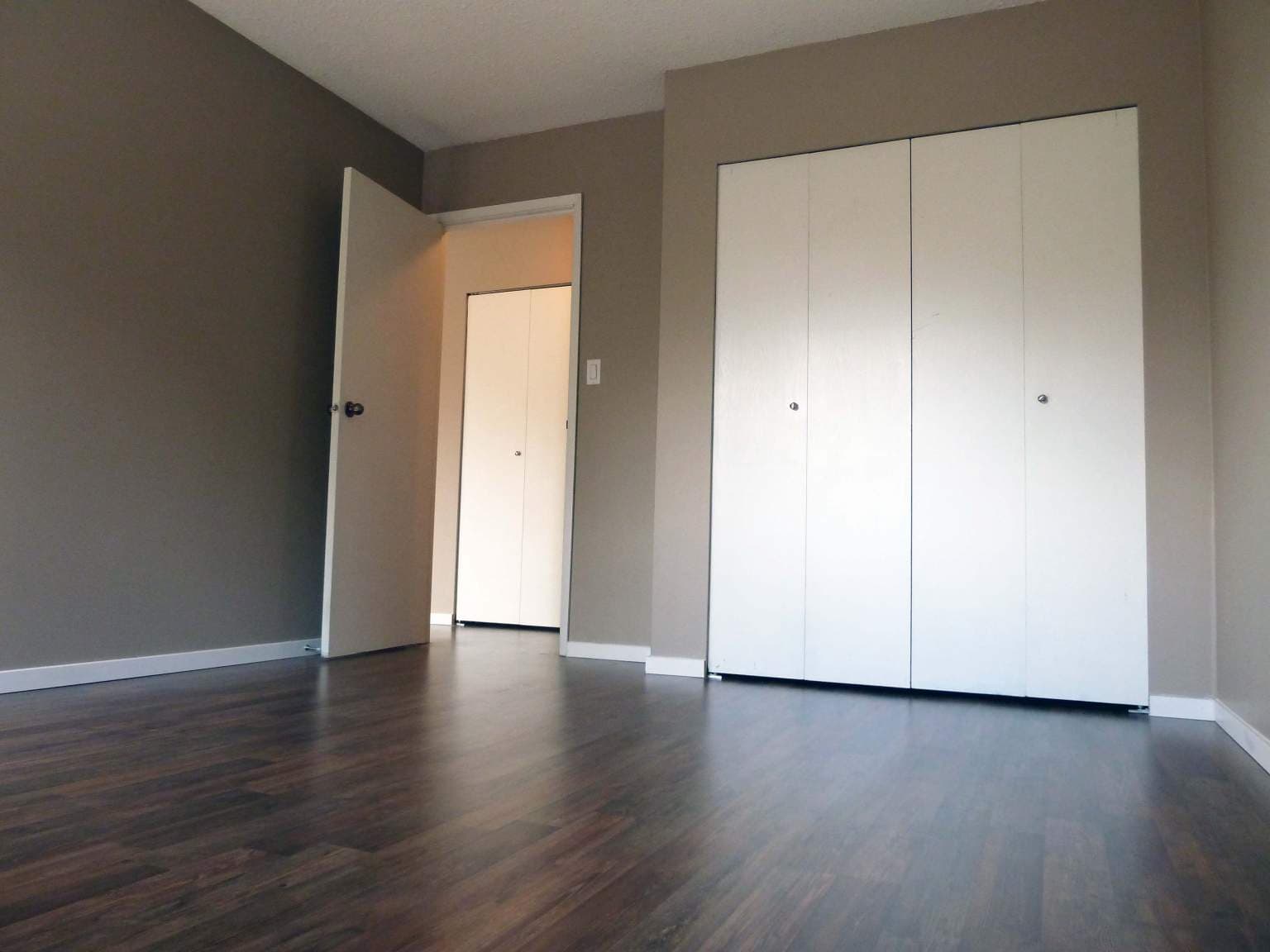 Hillside Terrace — Bachelor - Photo 5