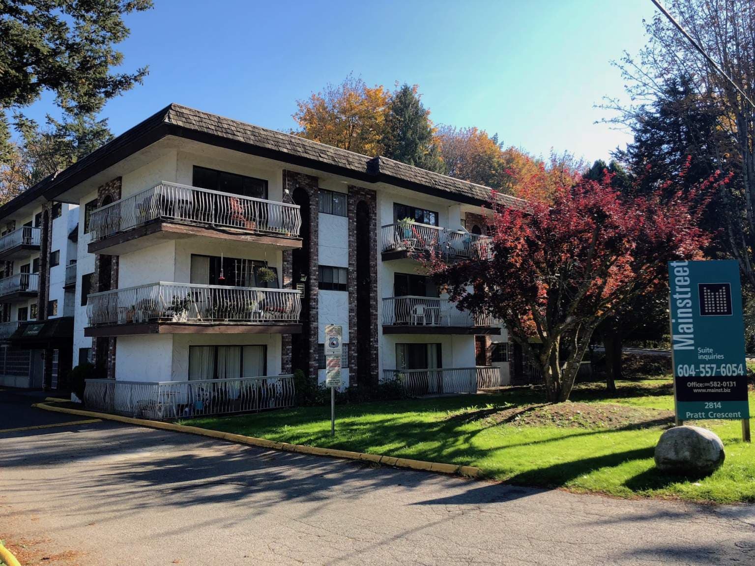 Hillside Terrace — Bachelor - Photo 9