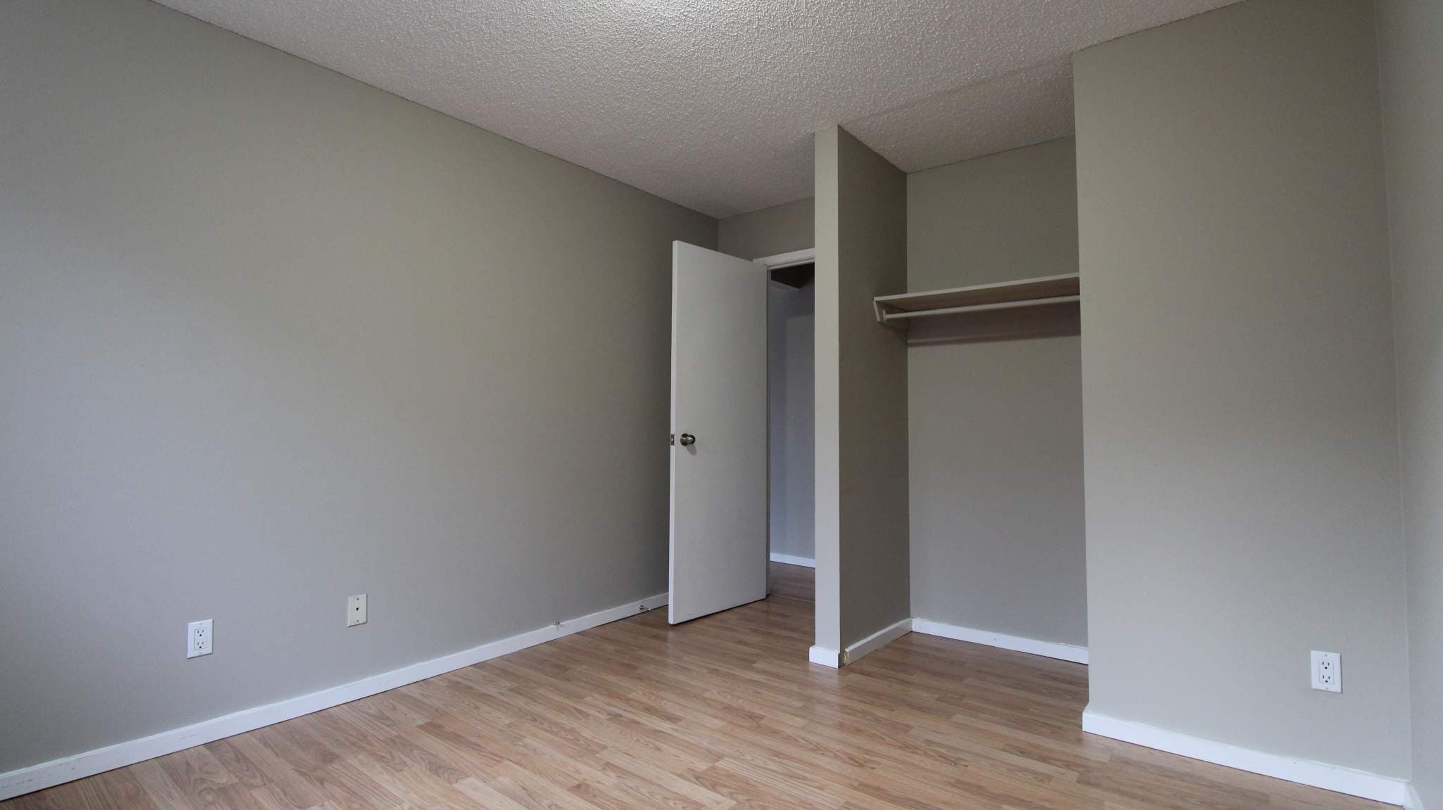 2501 Apartments - Photo 3