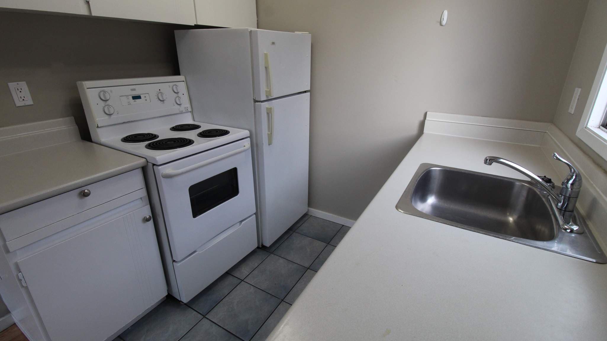 2501 Apartments - Photo 4