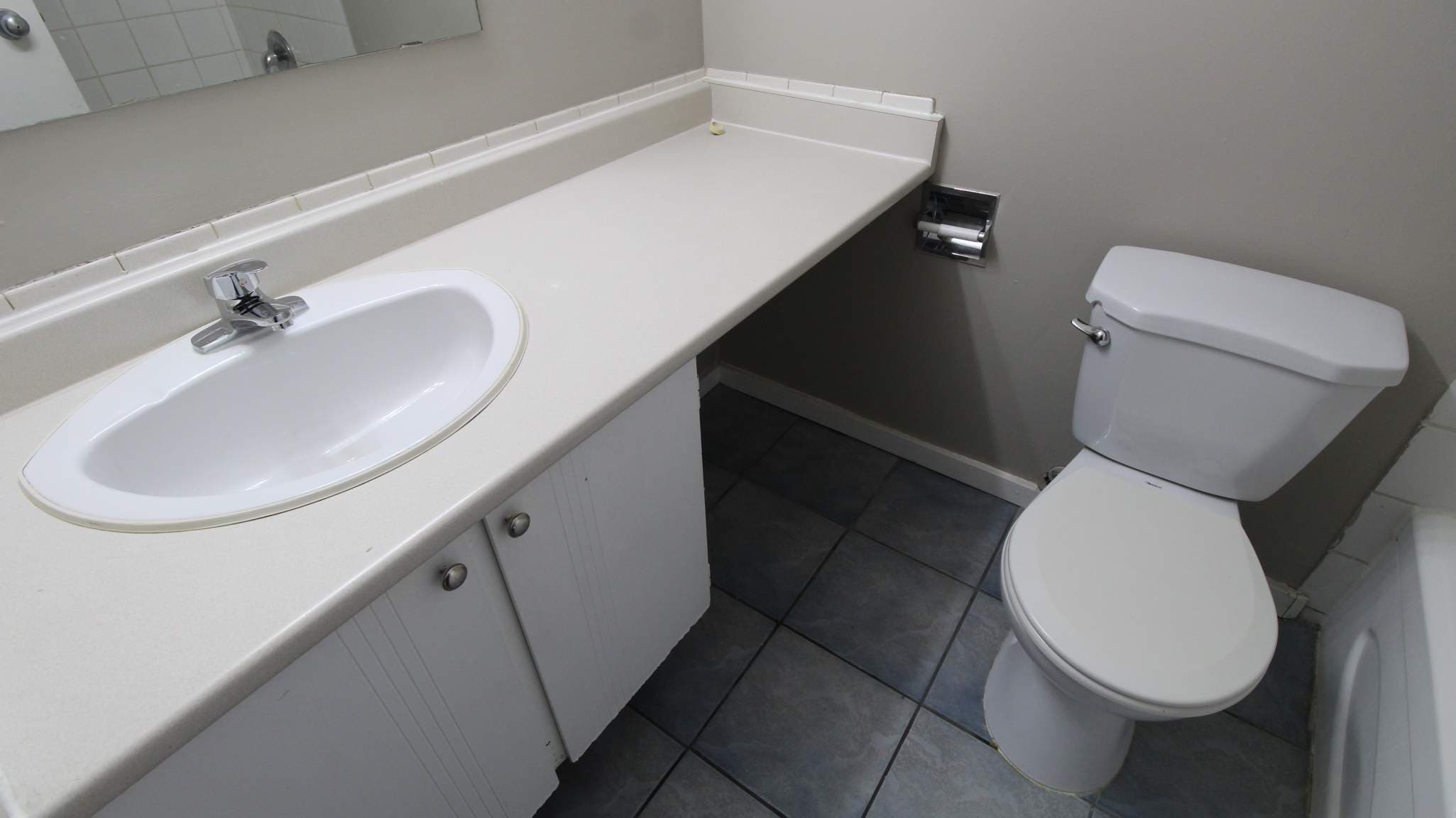 2501 Apartments - Photo 6