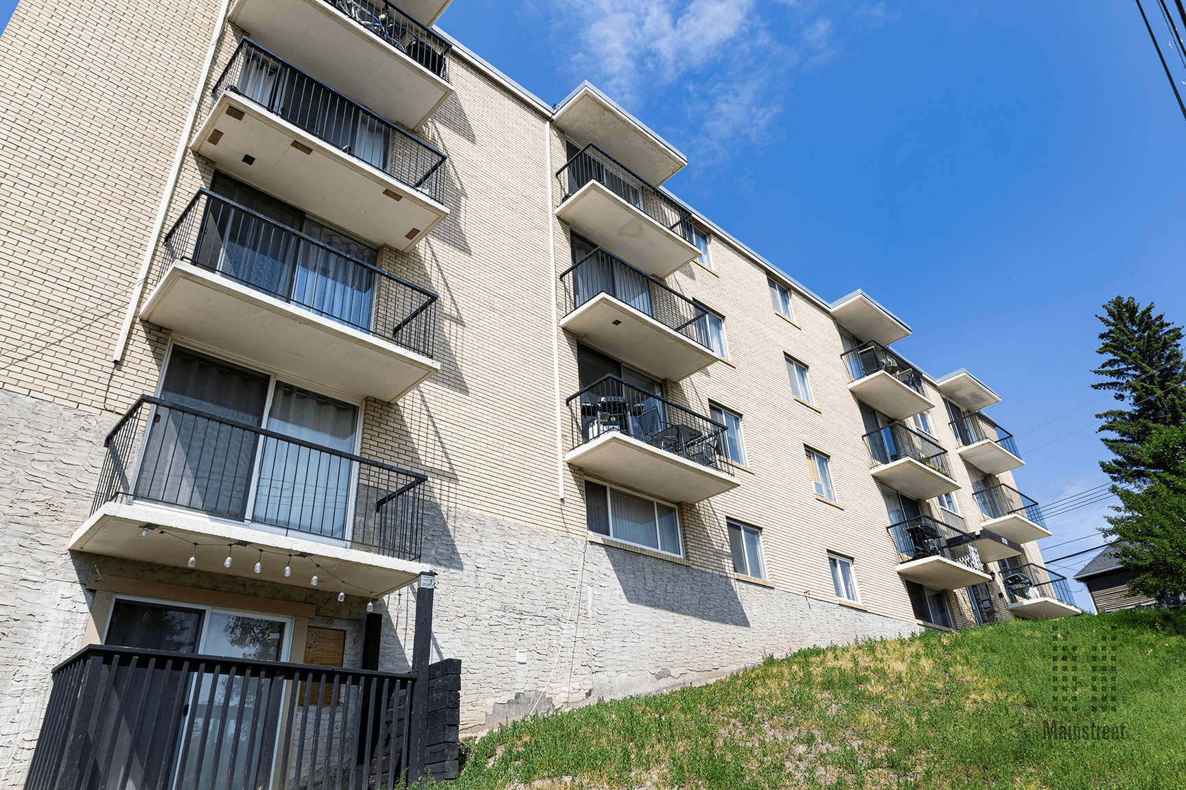 1612 Apartments — 1 bedroom - Photo 2