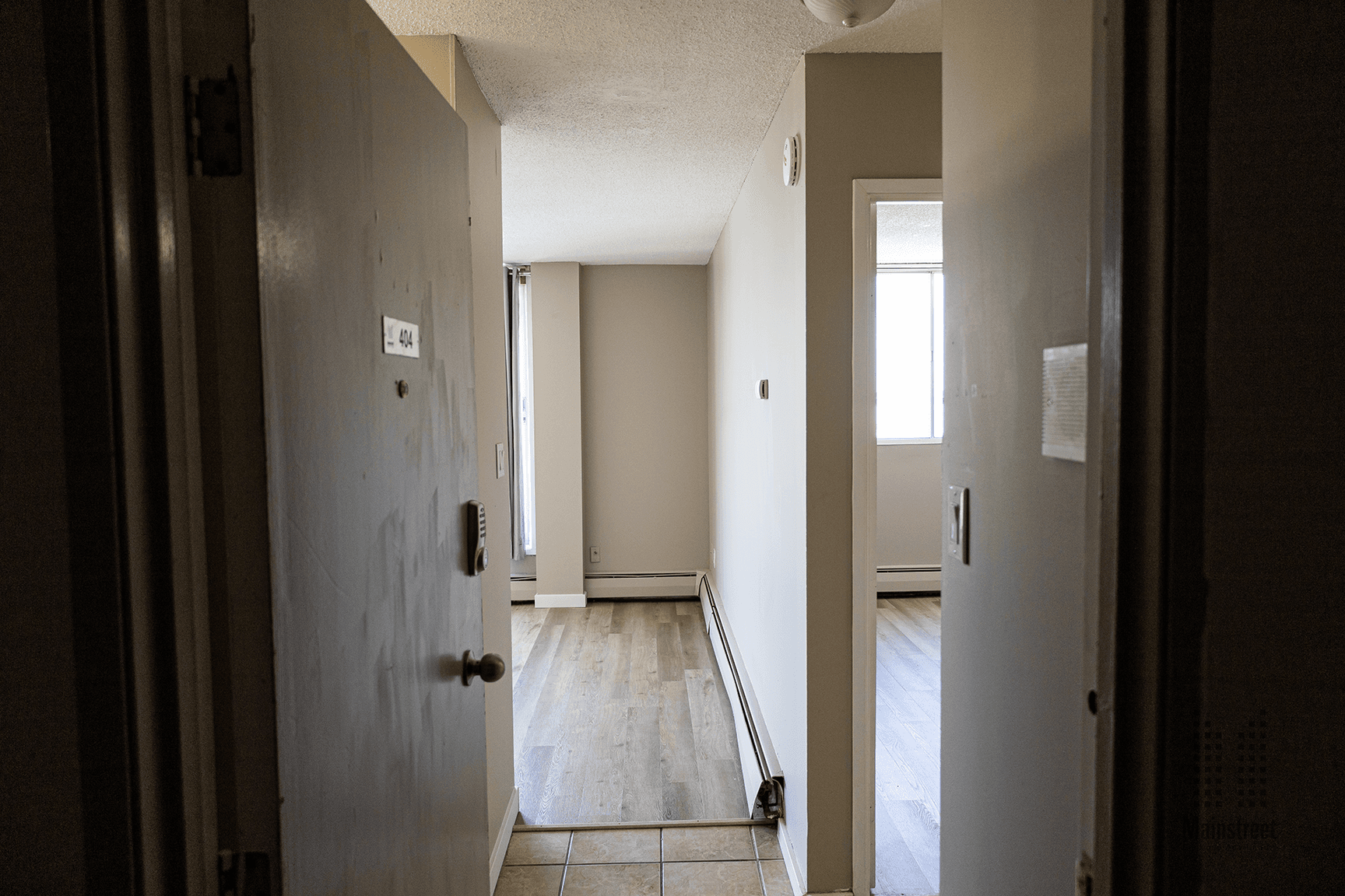 1612 Apartments — 1 bedroom - Photo 3