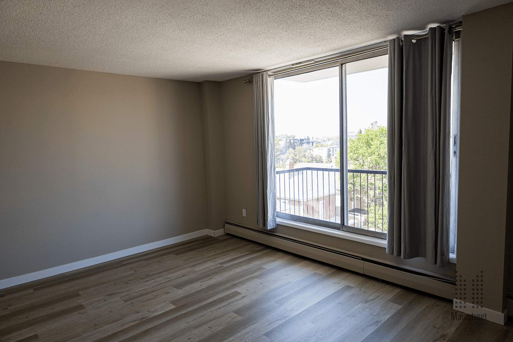 1612 Apartments — 1 bedroom - Photo 4