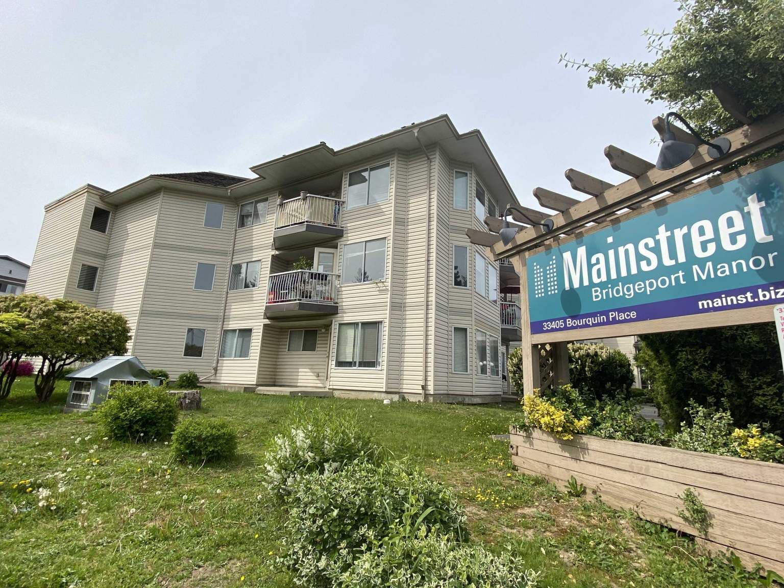 Bridgeport Manor - Photo 1