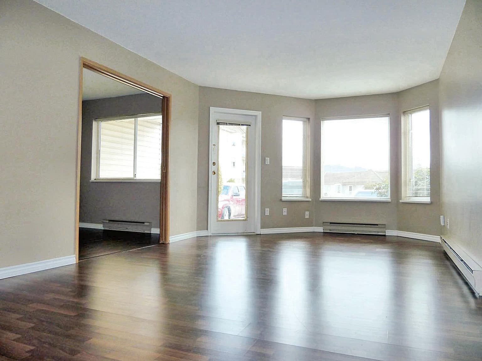 Bridgeport Manor - Photo 2