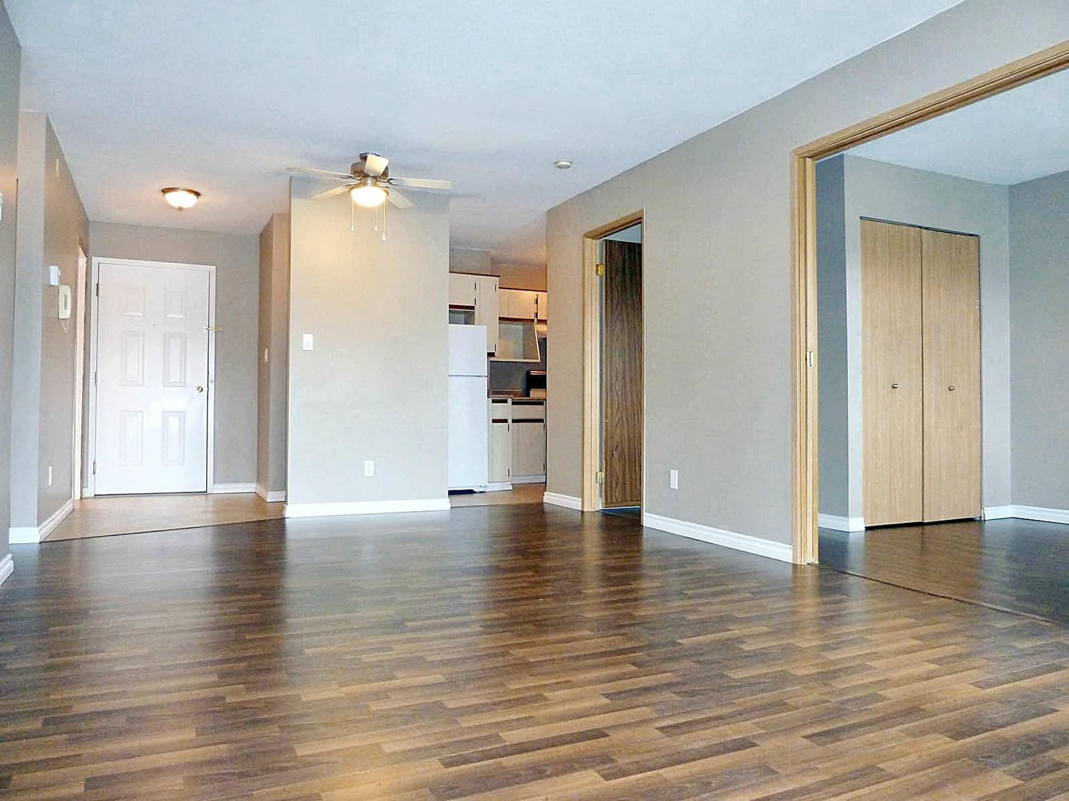 Bridgeport Manor - Photo 3