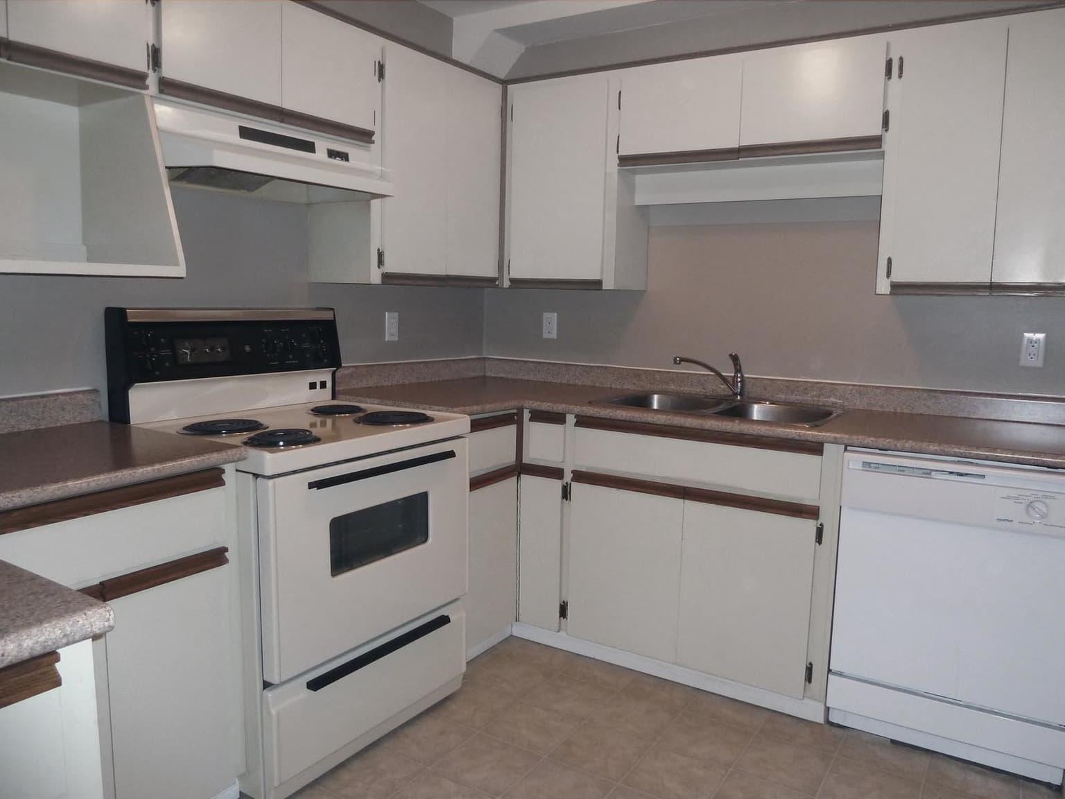 Bridgeport Manor - Photo 4