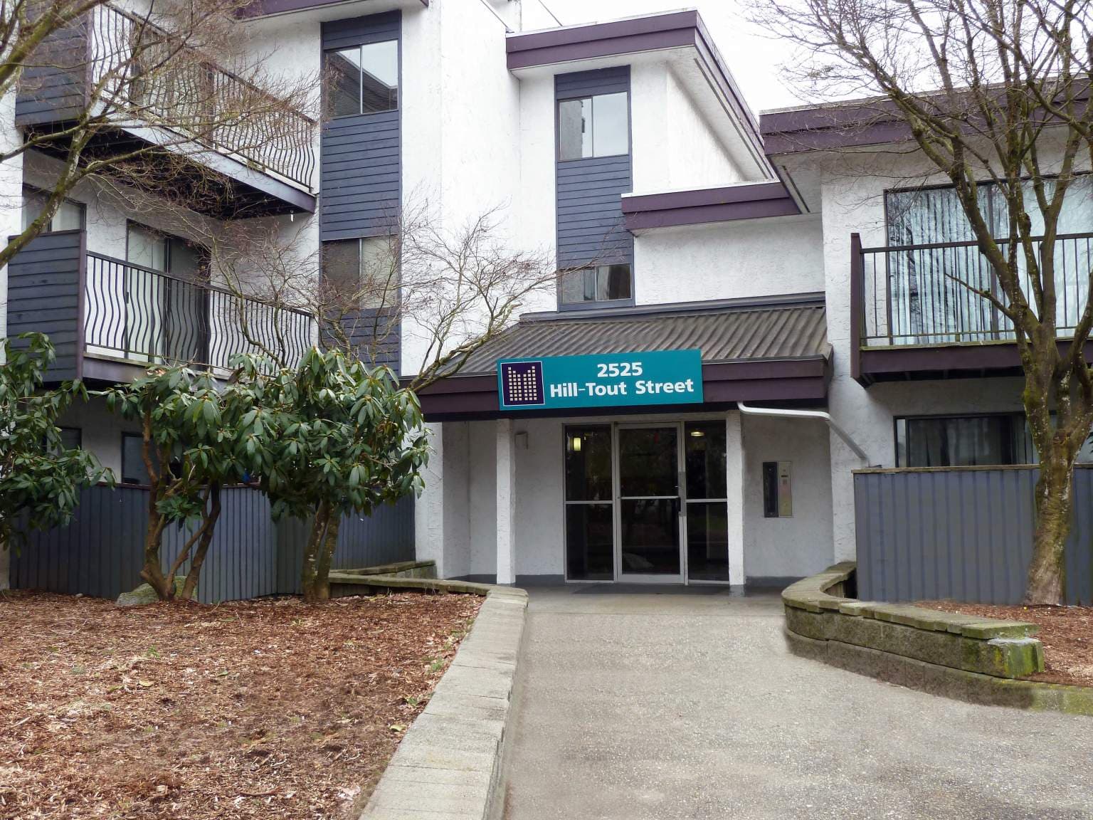 Pinetree Apartments — 1 bedroom - Photo 2