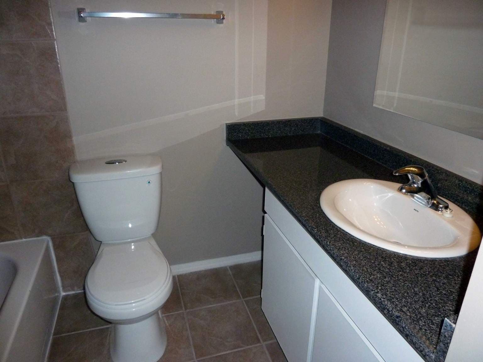 Pinetree Apartments — 1 bedroom - Photo 8
