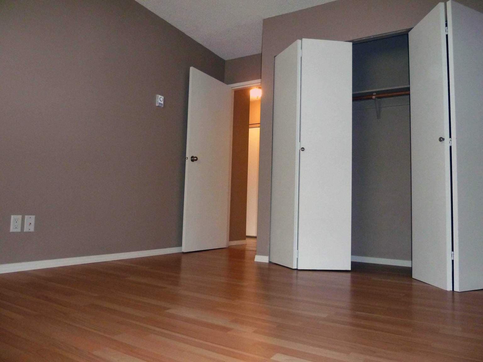 Pinetree Apartments — 1 bedroom - Photo 9