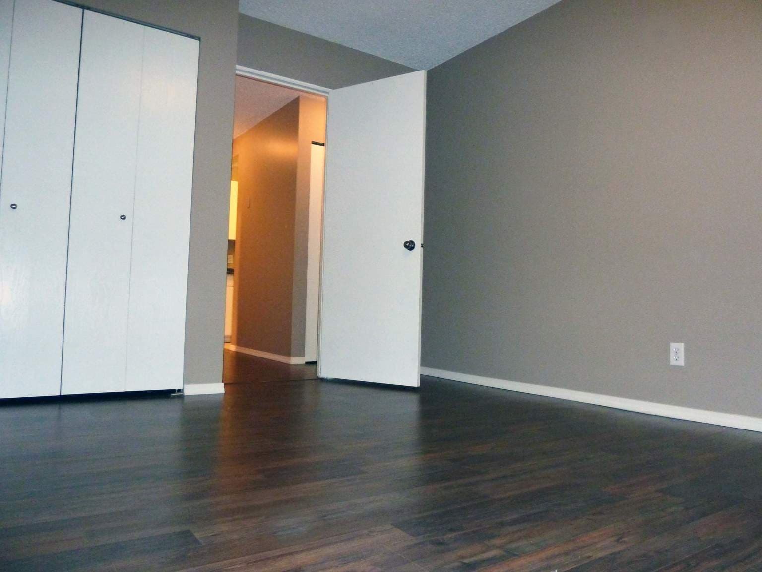 Royal Manor — Bachelor - Photo 5
