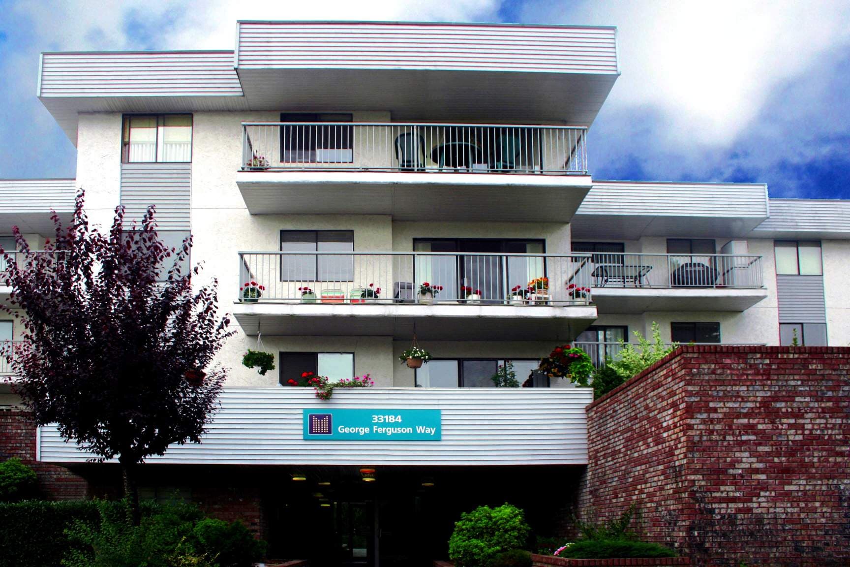 Sunshine Apartments - Photo 1