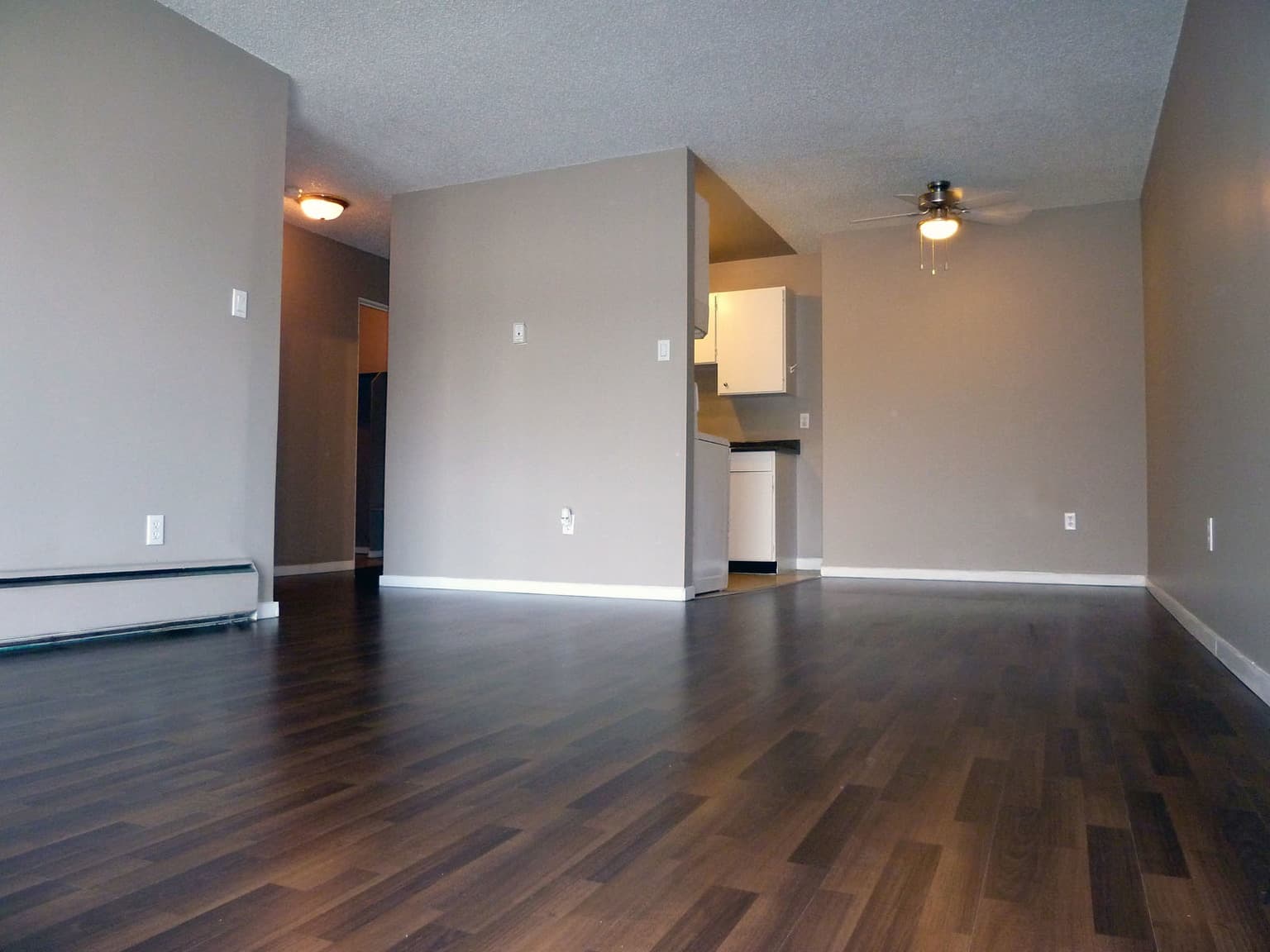 Ashley Court — 2 bedroom - Photo 2