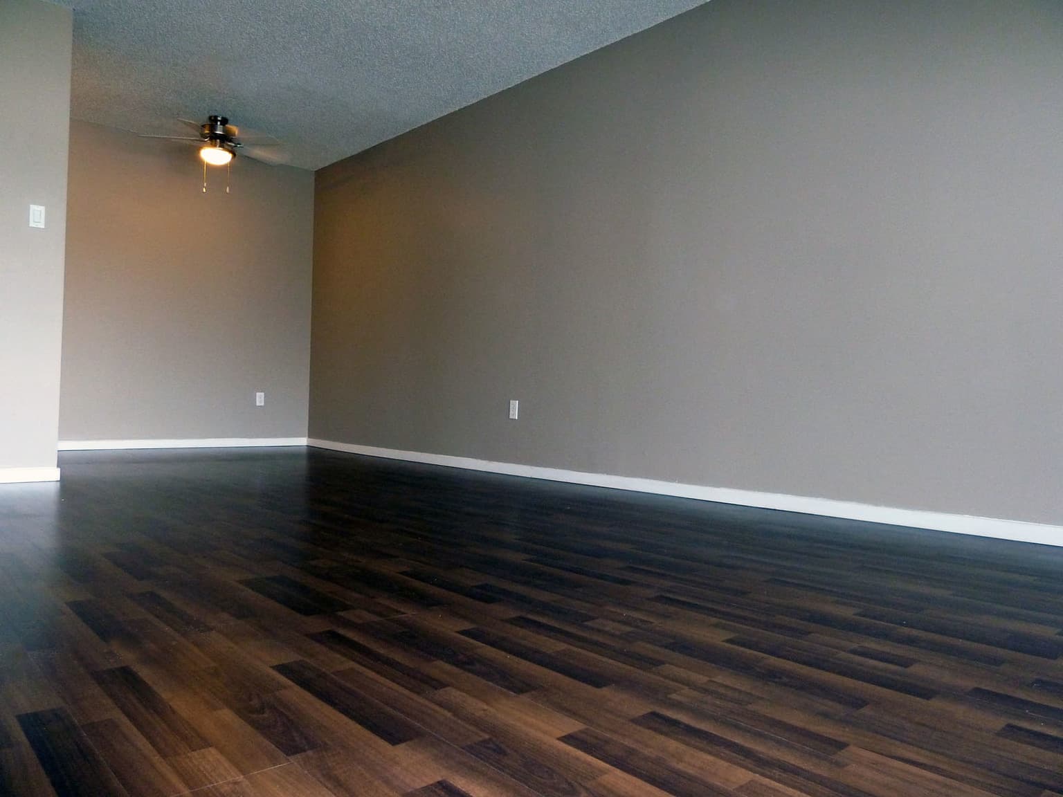 Ashley Court — 2 bedroom - Photo 3
