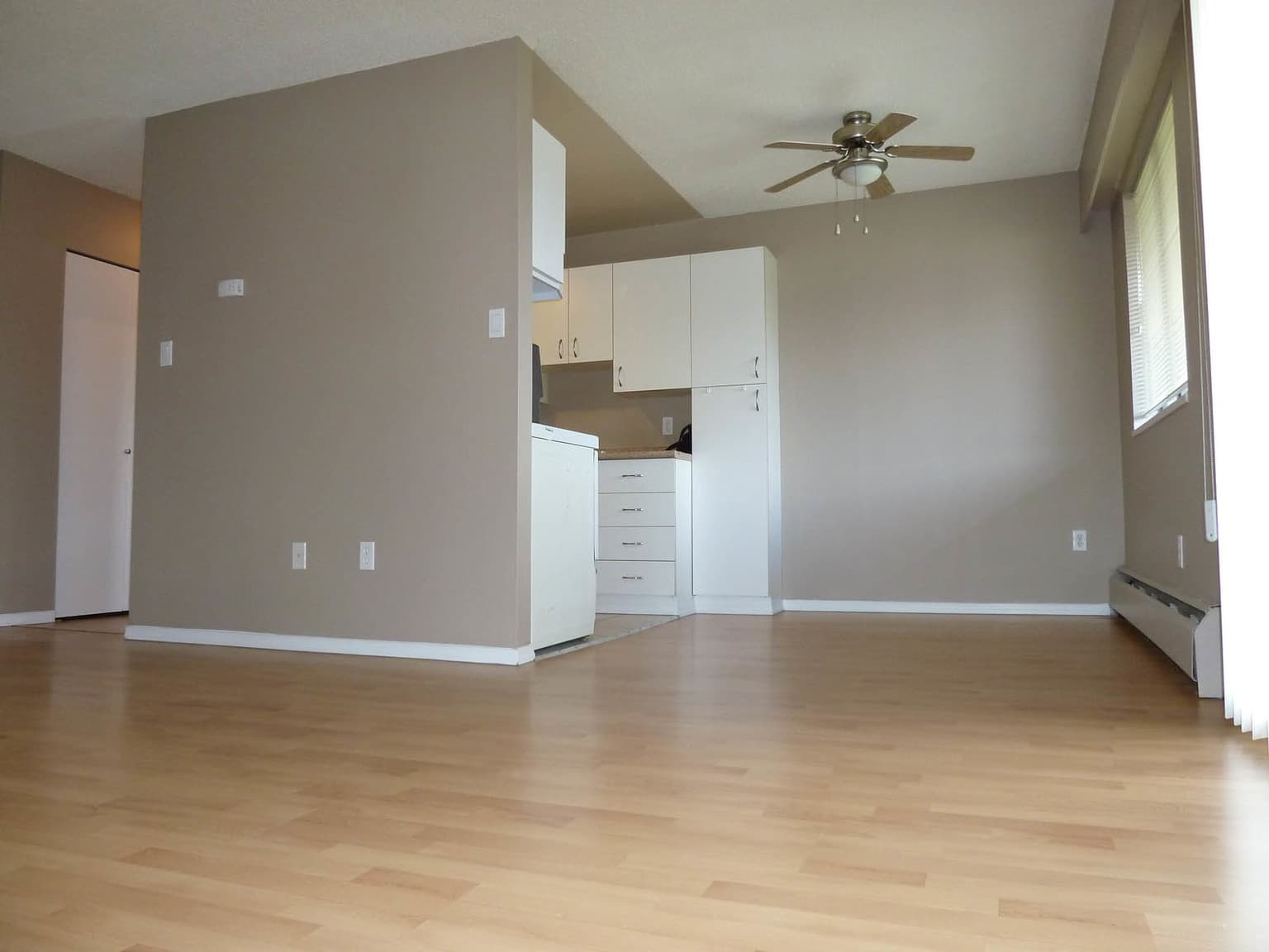 Ashley Court — 2 bedroom - Photo 8