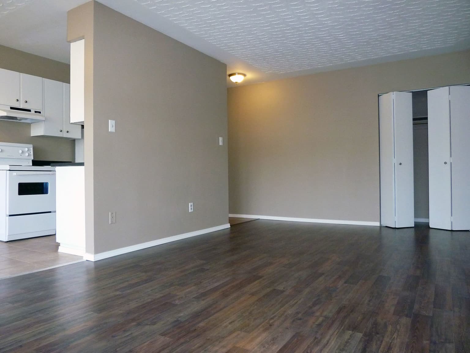 Gateway Place — 2 bedroom - Photo 4