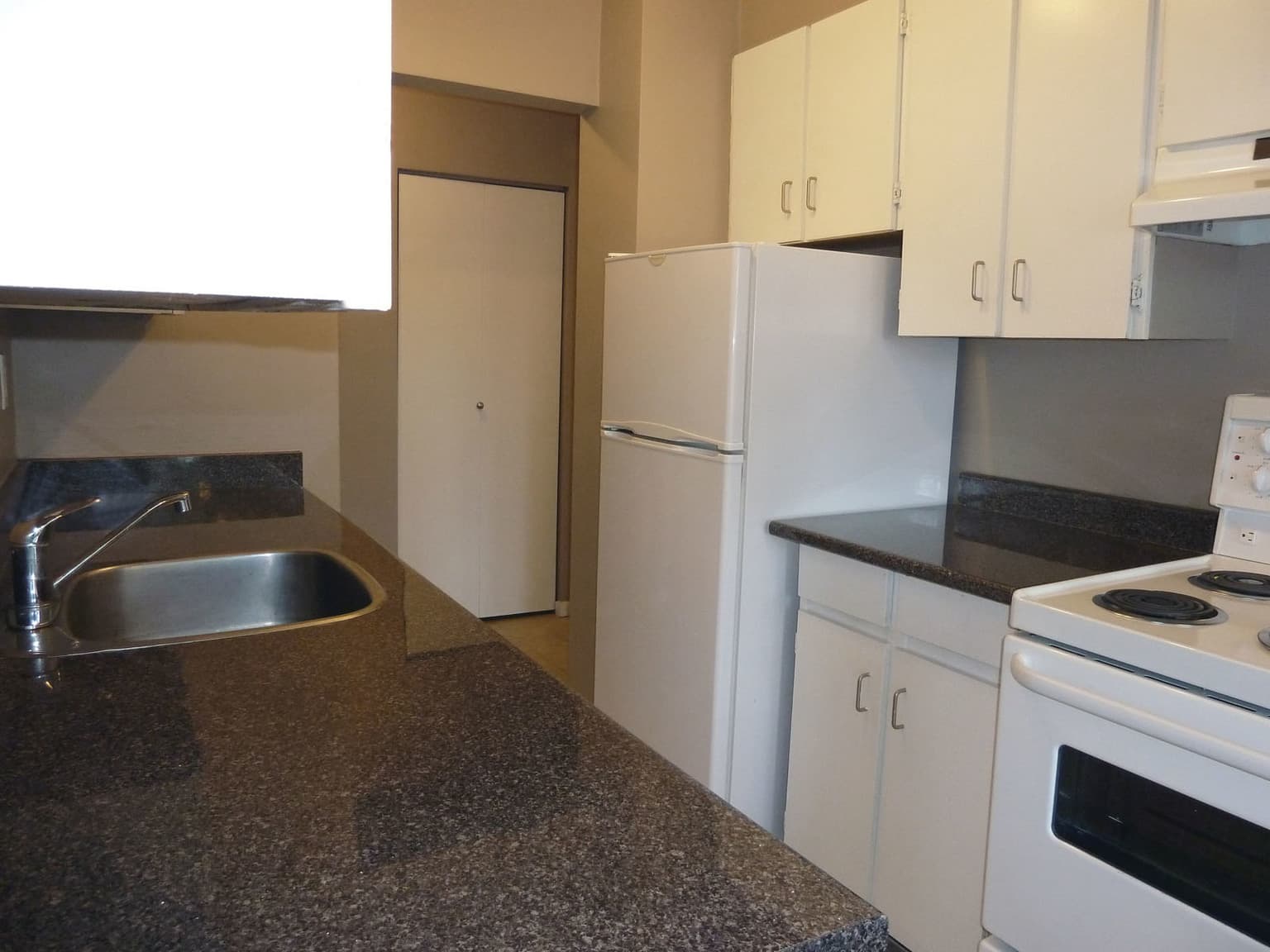 Gateway Place — 2 bedroom - Photo 7