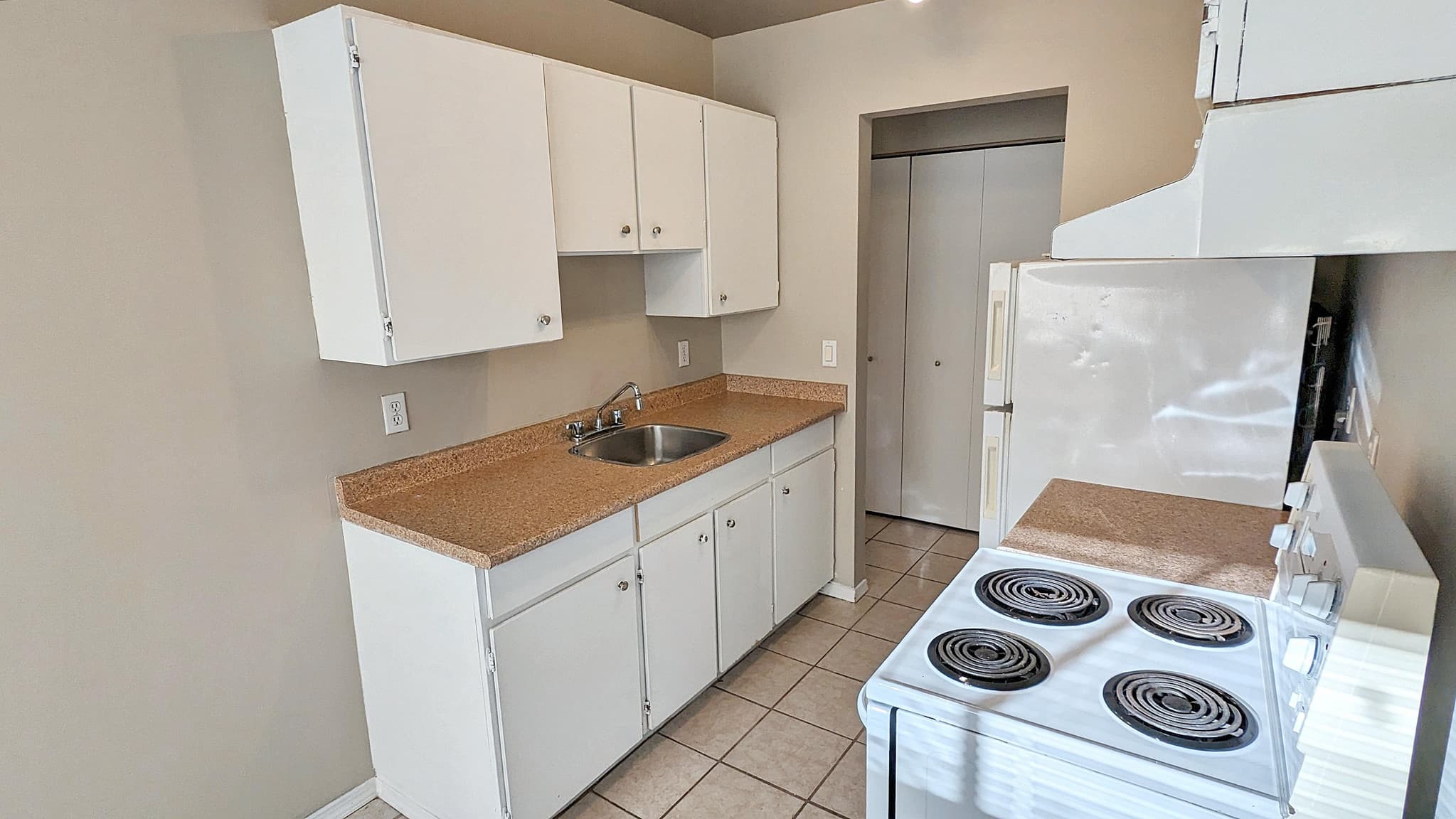 Pacific Park Apartments — 1 bedroom - Photo 2