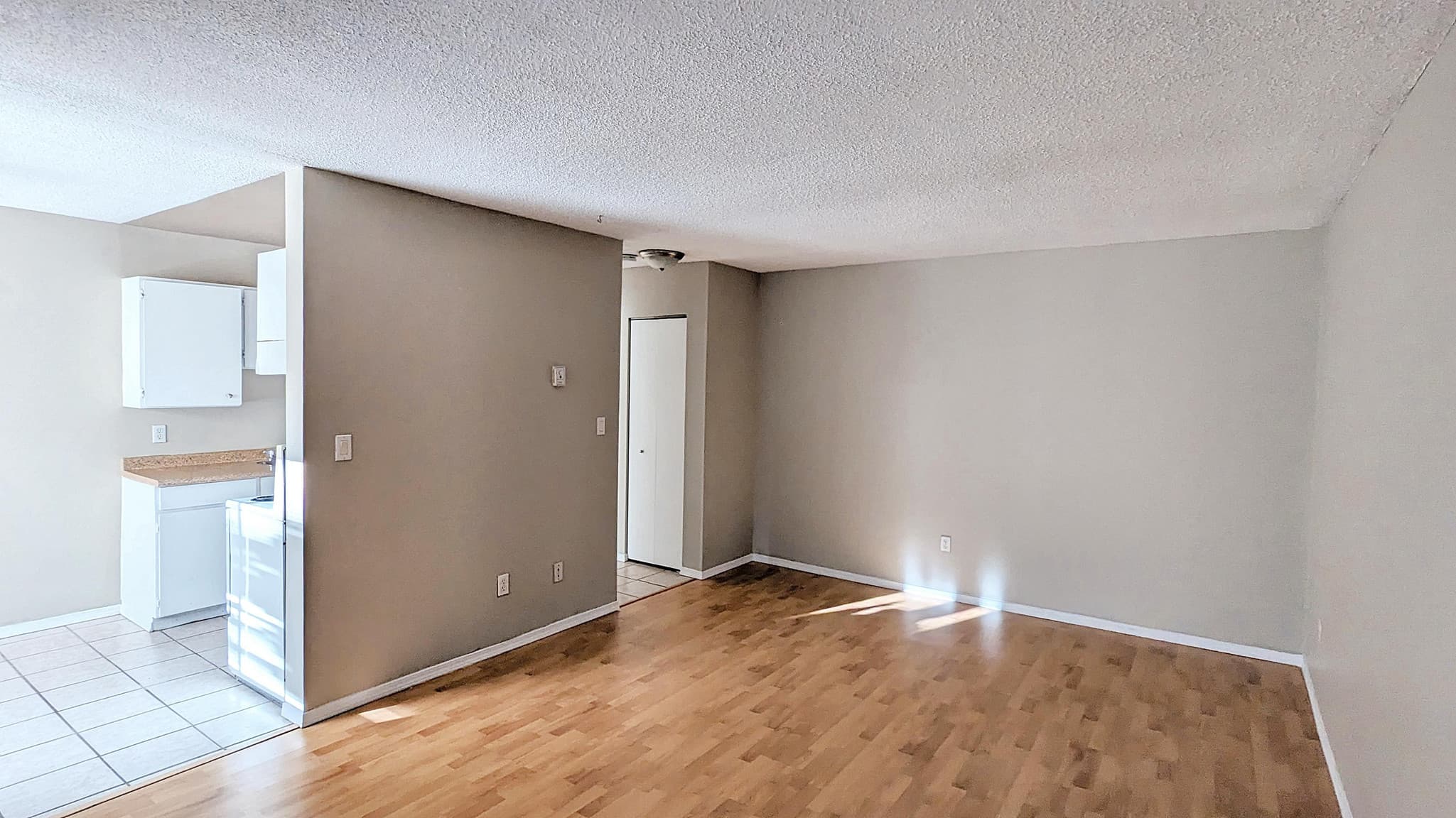Pacific Park Apartments — 1 bedroom - Photo 4