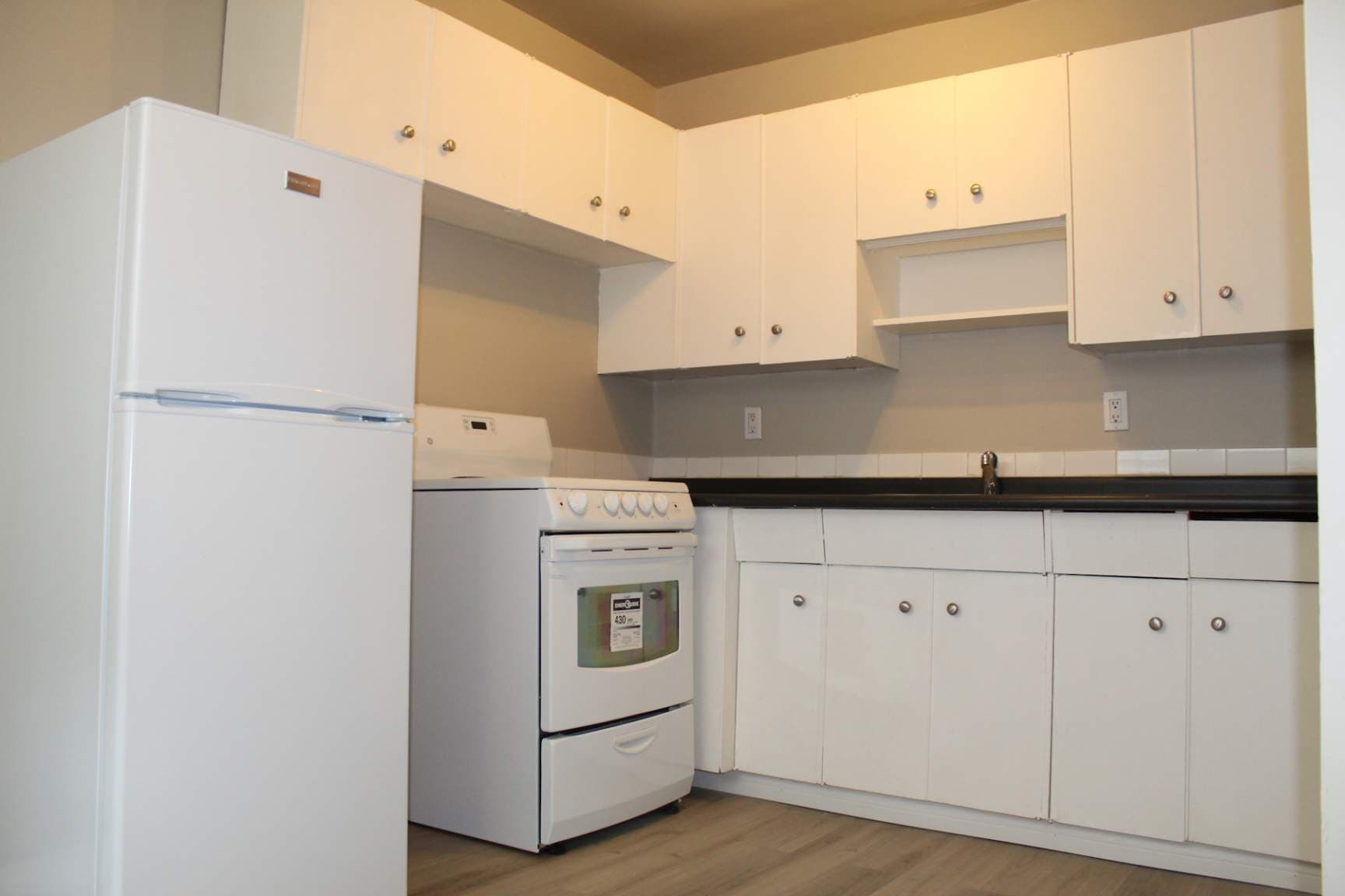 Alexander Apartments — Bachelor - Photo 5
