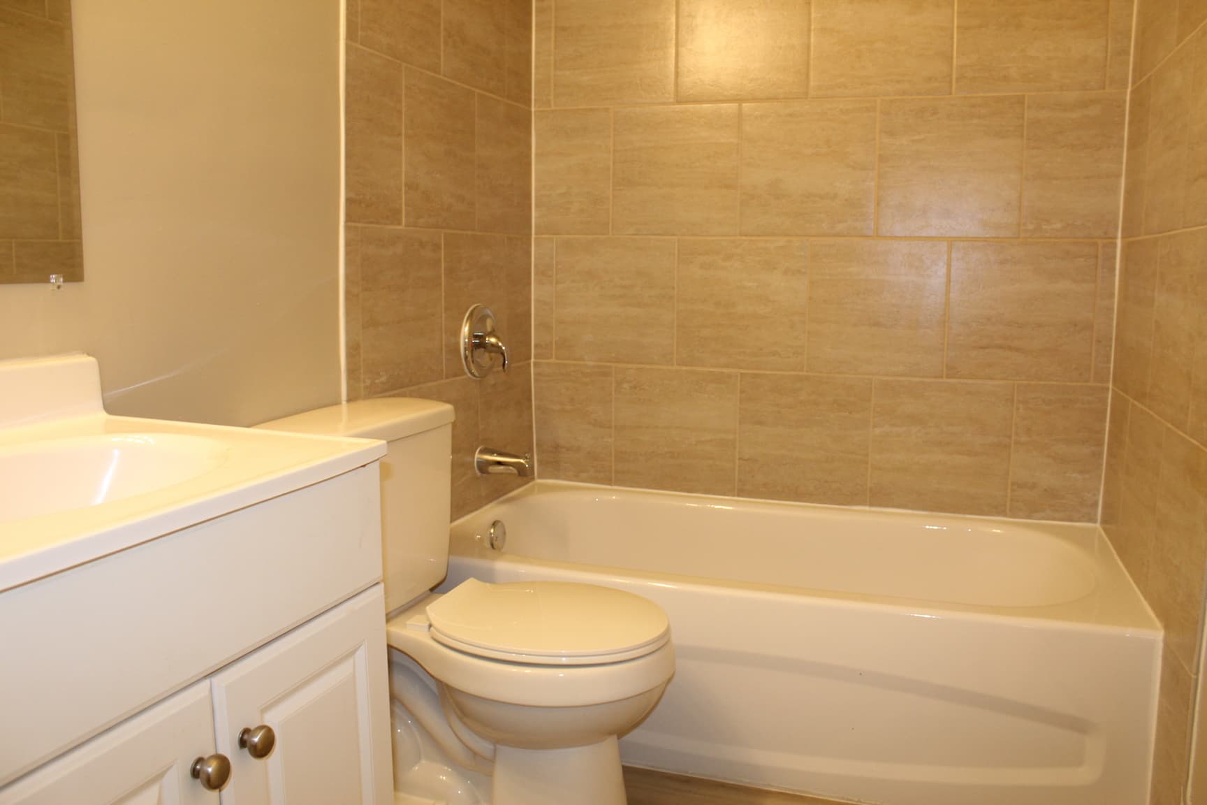 Alexander Apartments — Bachelor - Photo 6