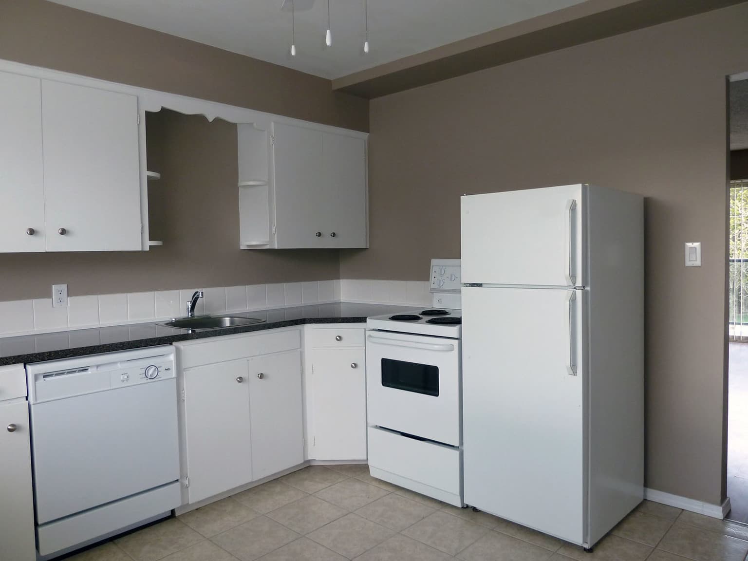 Hillside Place — 2 bedroom - Photo 6