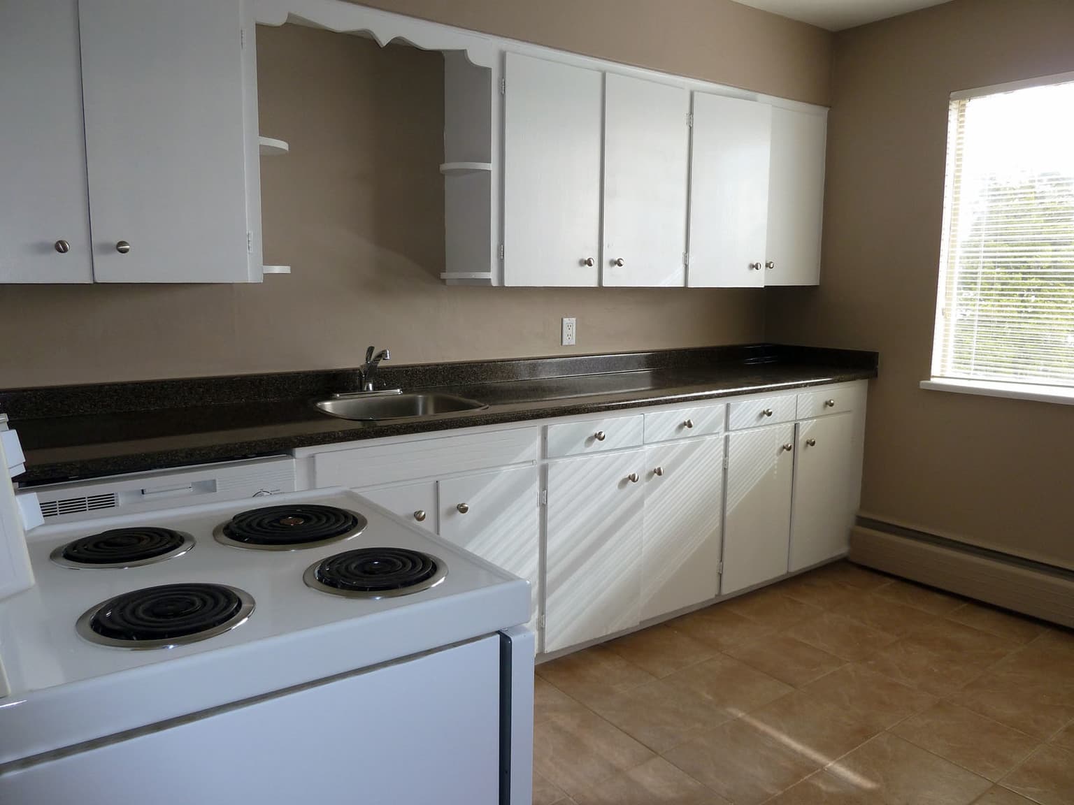 Hillside Place — 2 bedroom - Photo 7