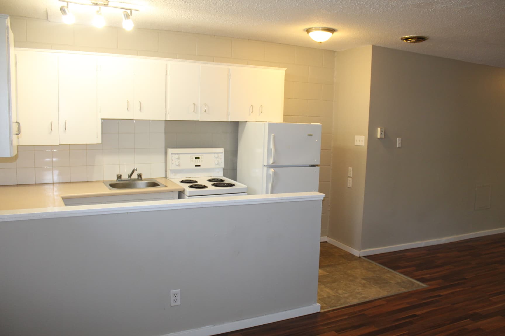 Grapes Manor — 2 bedroom - Photo 3