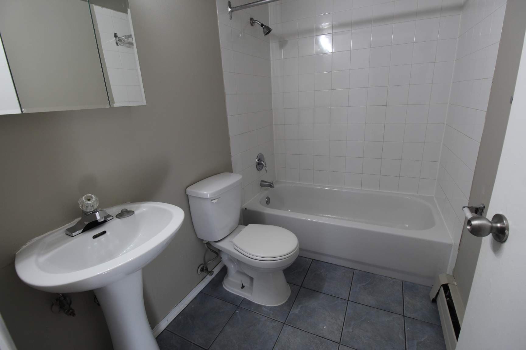 North Hill Manor - Photo 8