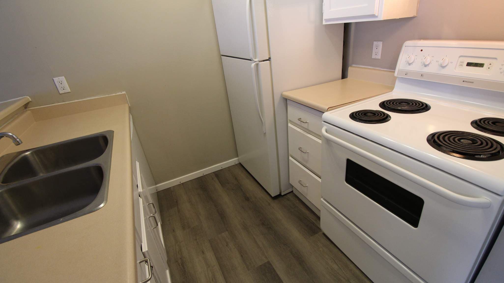 Spring Garden Terrace — Bachelor - Photo 4