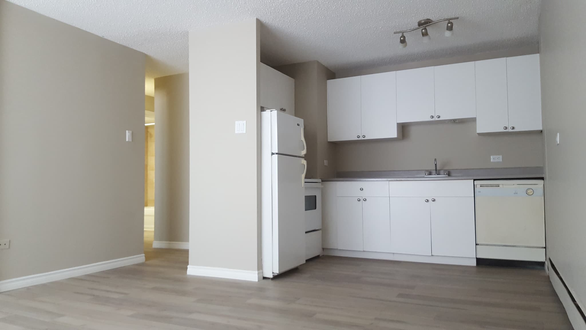 Westwinds Apartments - Photo 3