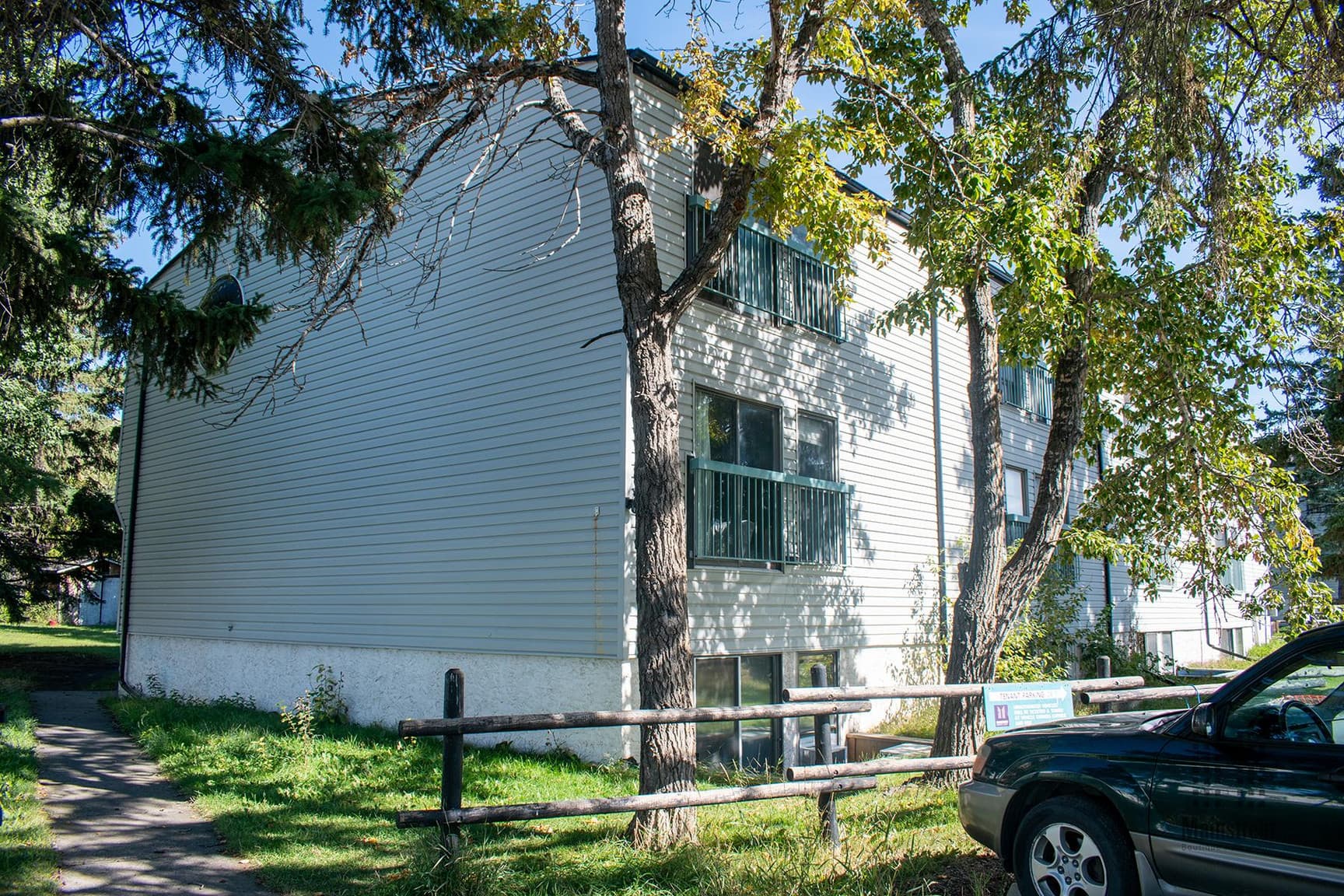 Cochrane House Apartments — Bachelor