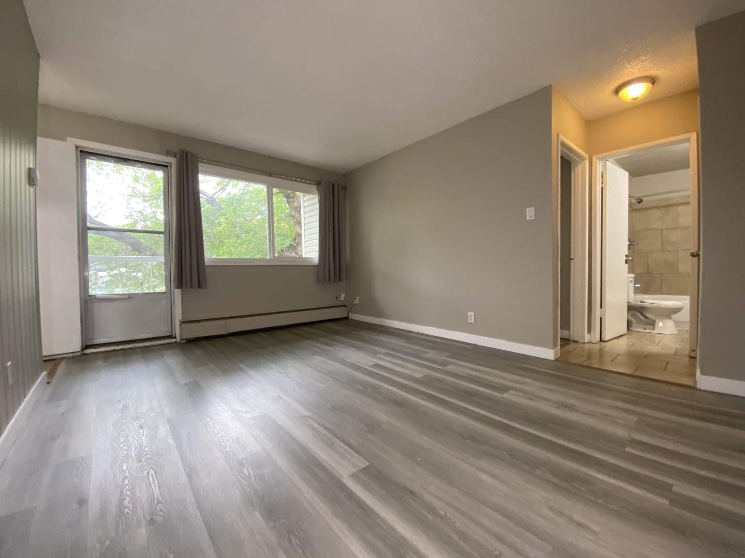 Amera Manor — 2 bedroom - Photo 3