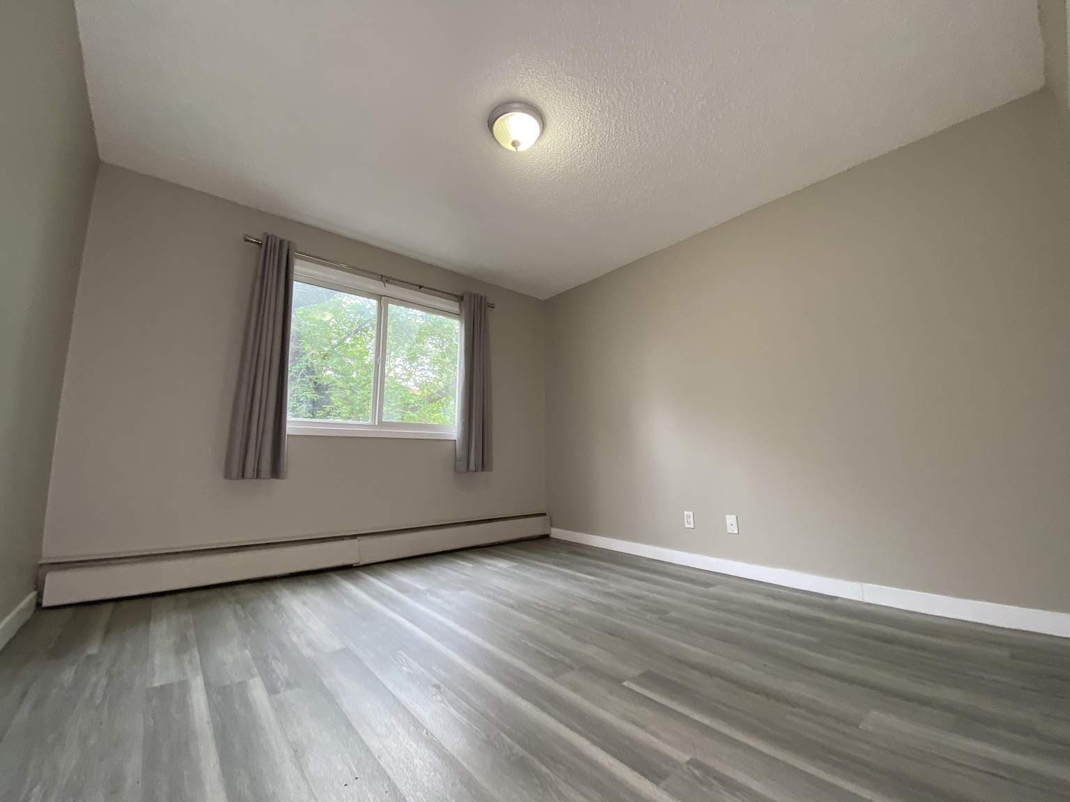 Amera Manor — 2 bedroom - Photo 5