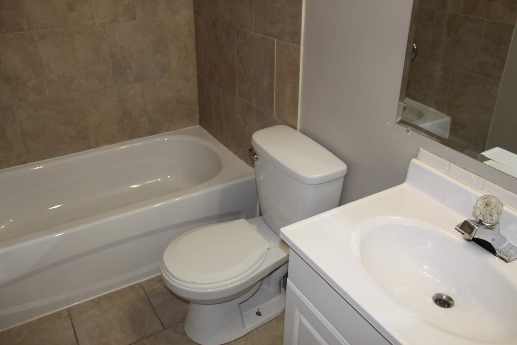 Ariel Apartments — 2 bedroom - Photo 6