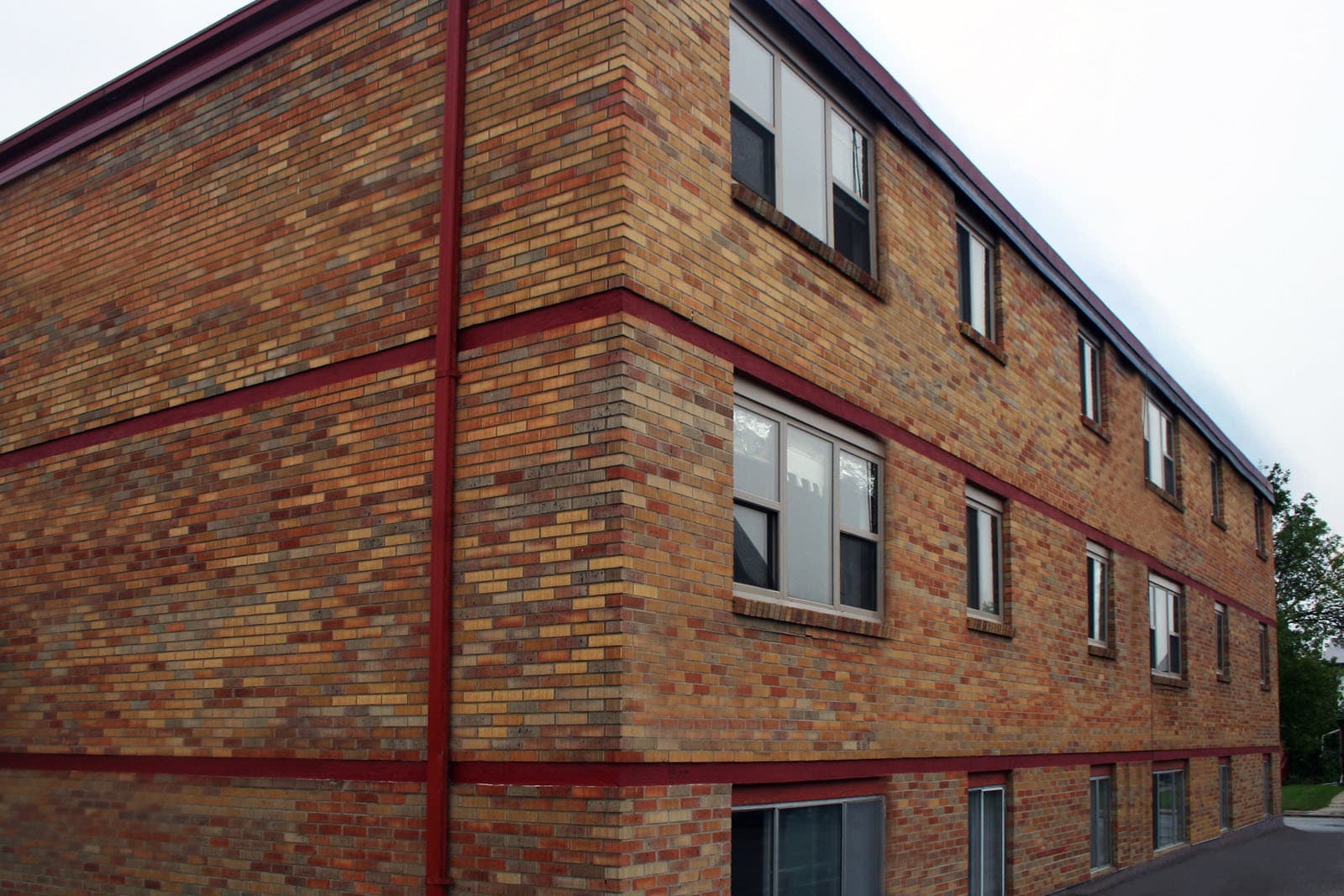 Laurentian Apartments — Bachelor