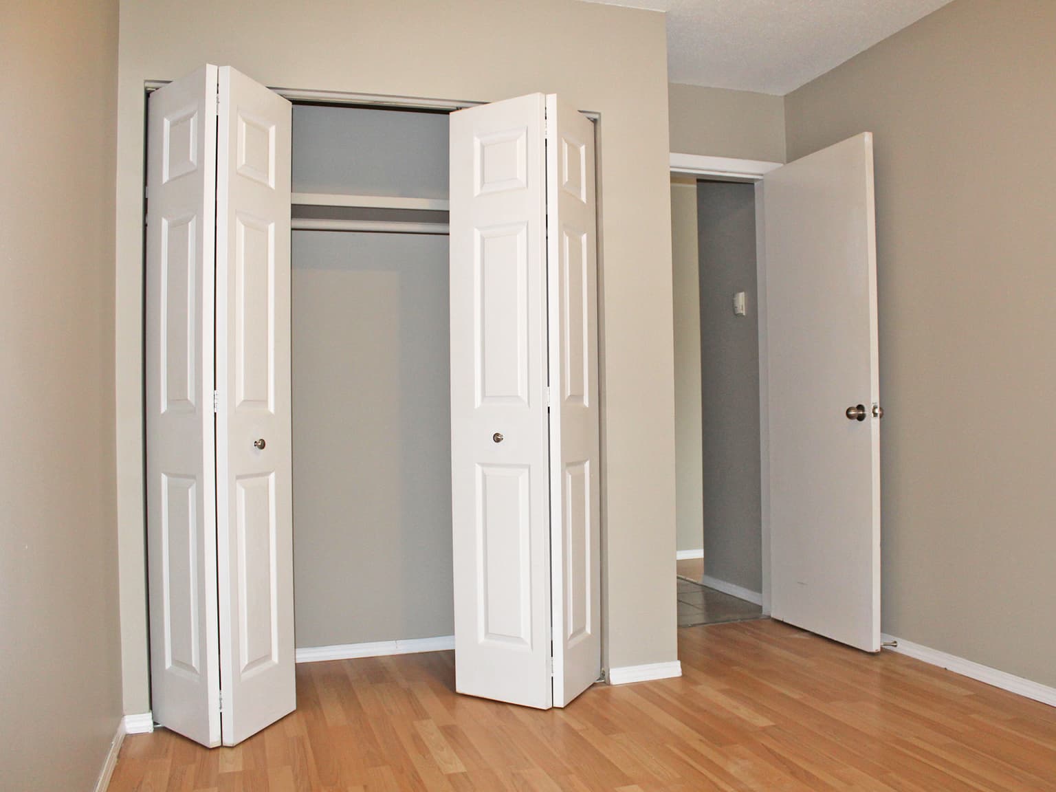 Aspen Apartments — Bachelor - Photo 6