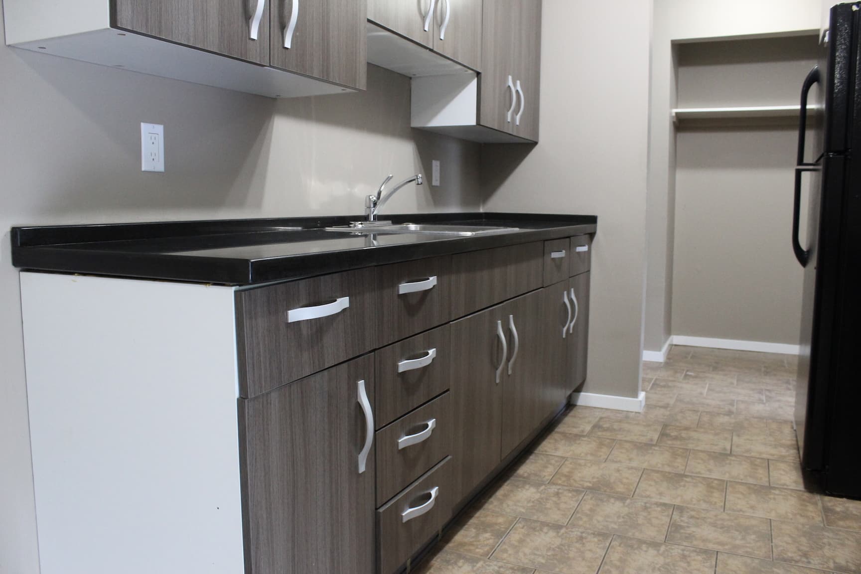 Leo Manor Apartments - Photo 5