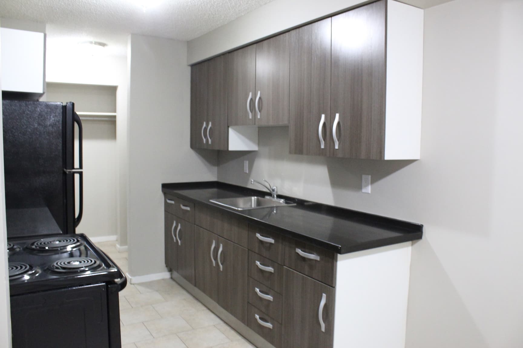 Leo Manor Apartments - Photo 6
