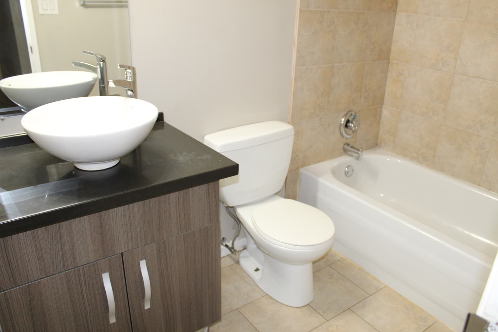 Leo Manor Apartments - Photo 9