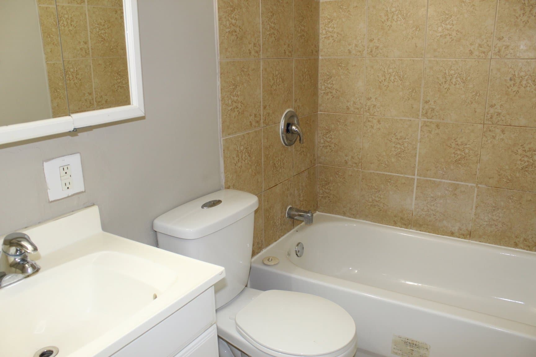 Aurora Place Apartments — 2 bedroom - Photo 4