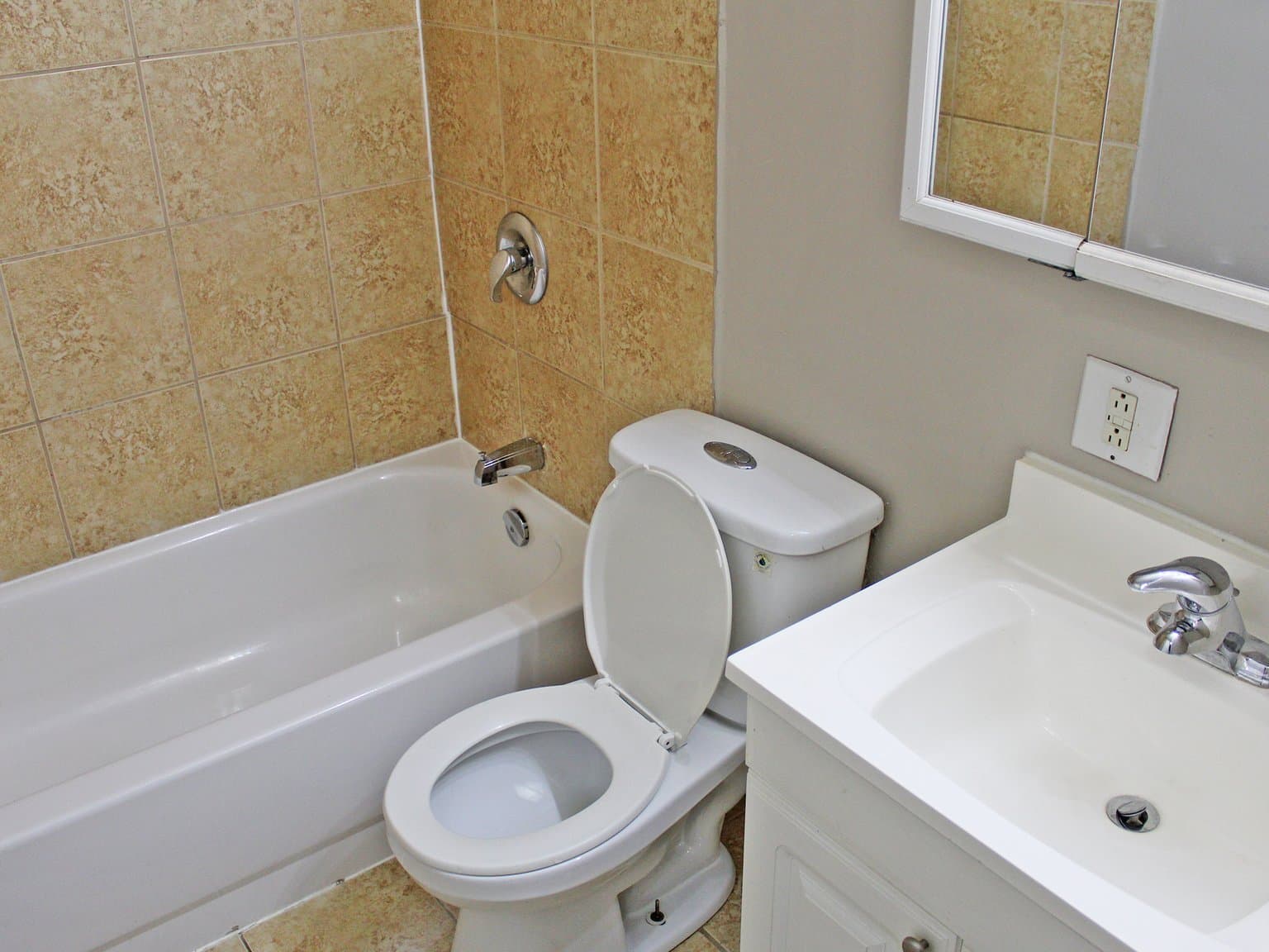 Aurora Place Apartments — 2 bedroom - Photo 5